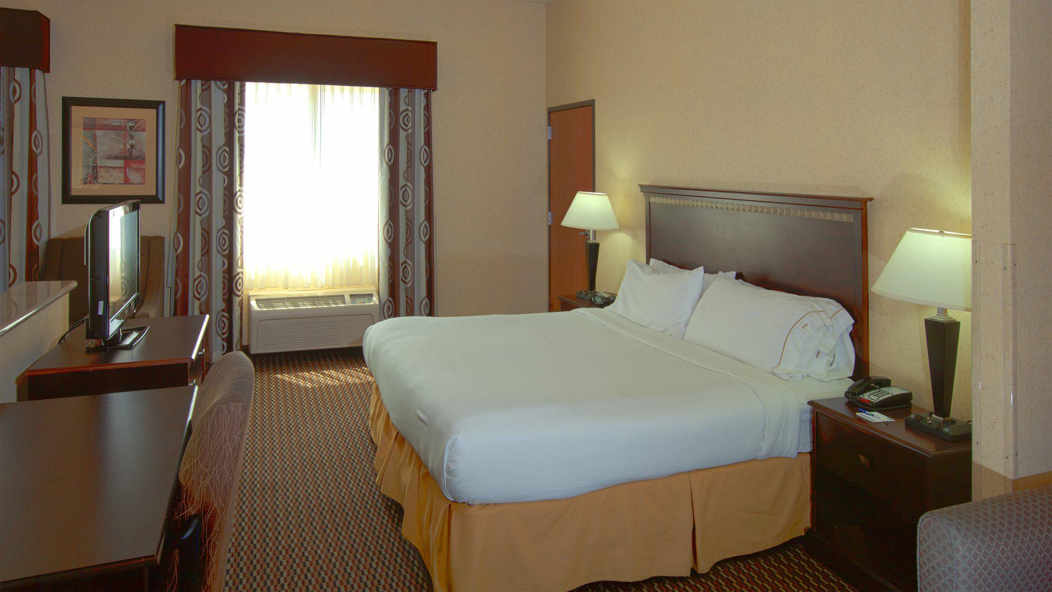 Holiday Inn Express & Suites Nampa - Idaho Center Photo