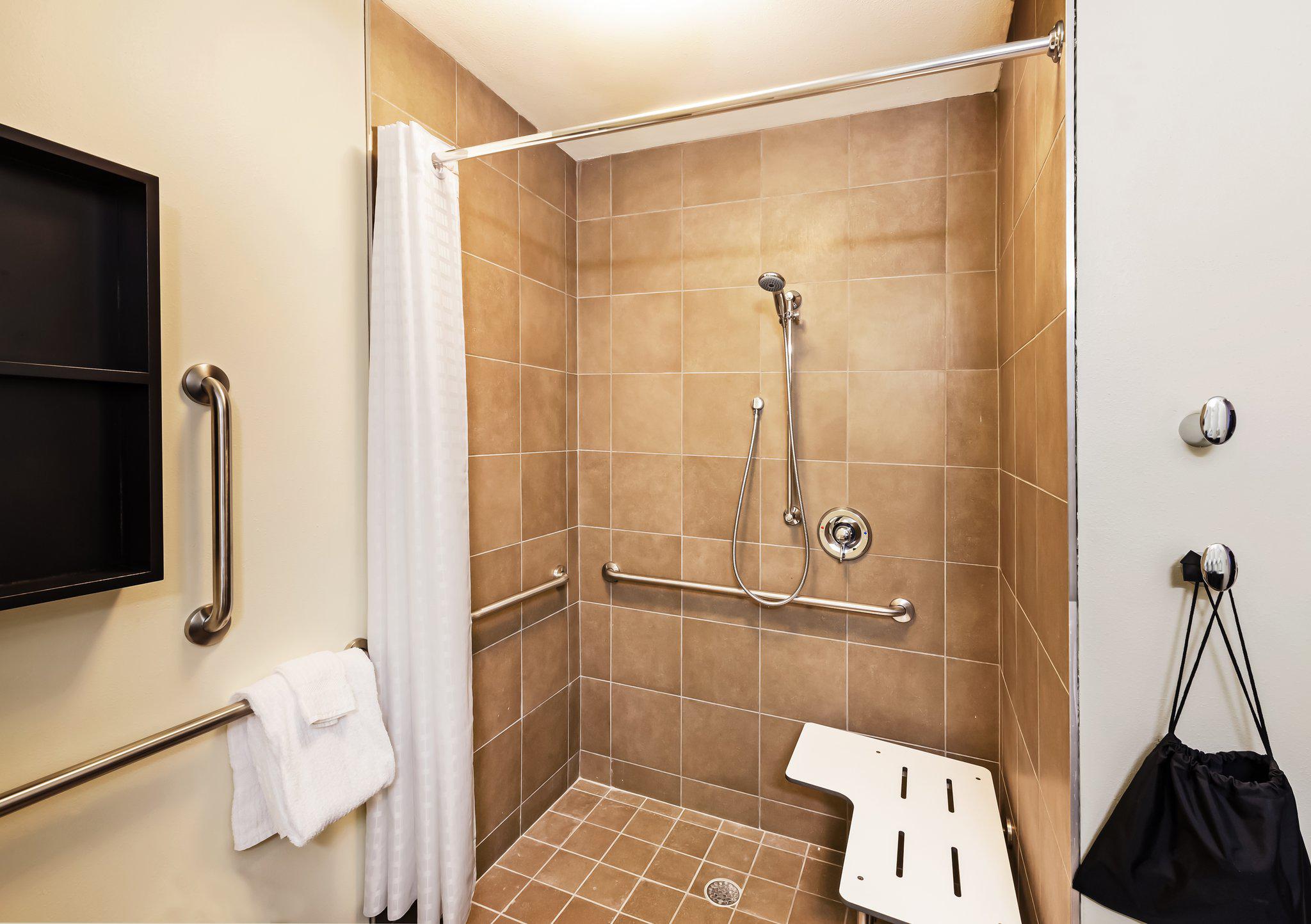 Candlewood Suites Lenexa - Overland Park Area Photo