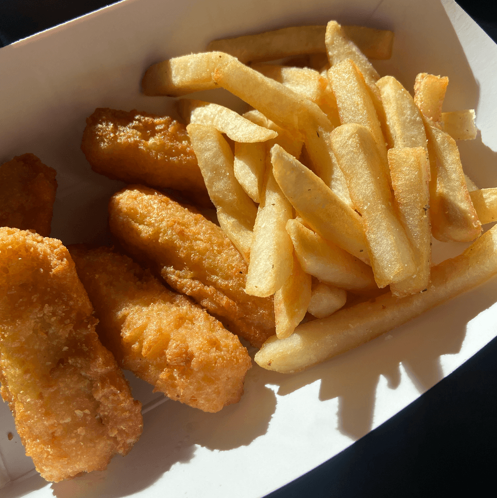 Cheese Sticks (5) & Fries