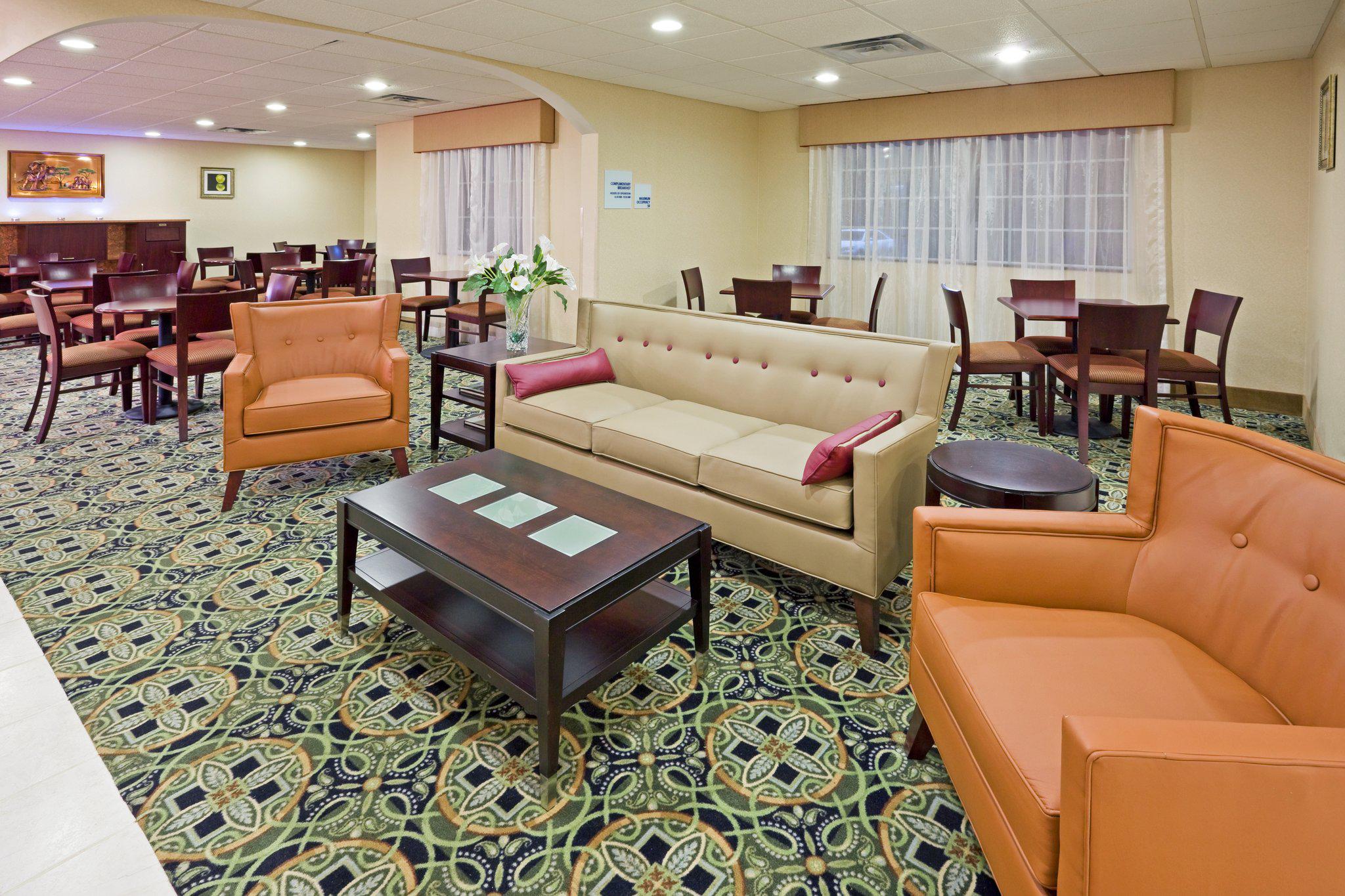Holiday Inn Express & Suites Absecon-Atlantic City Area Photo