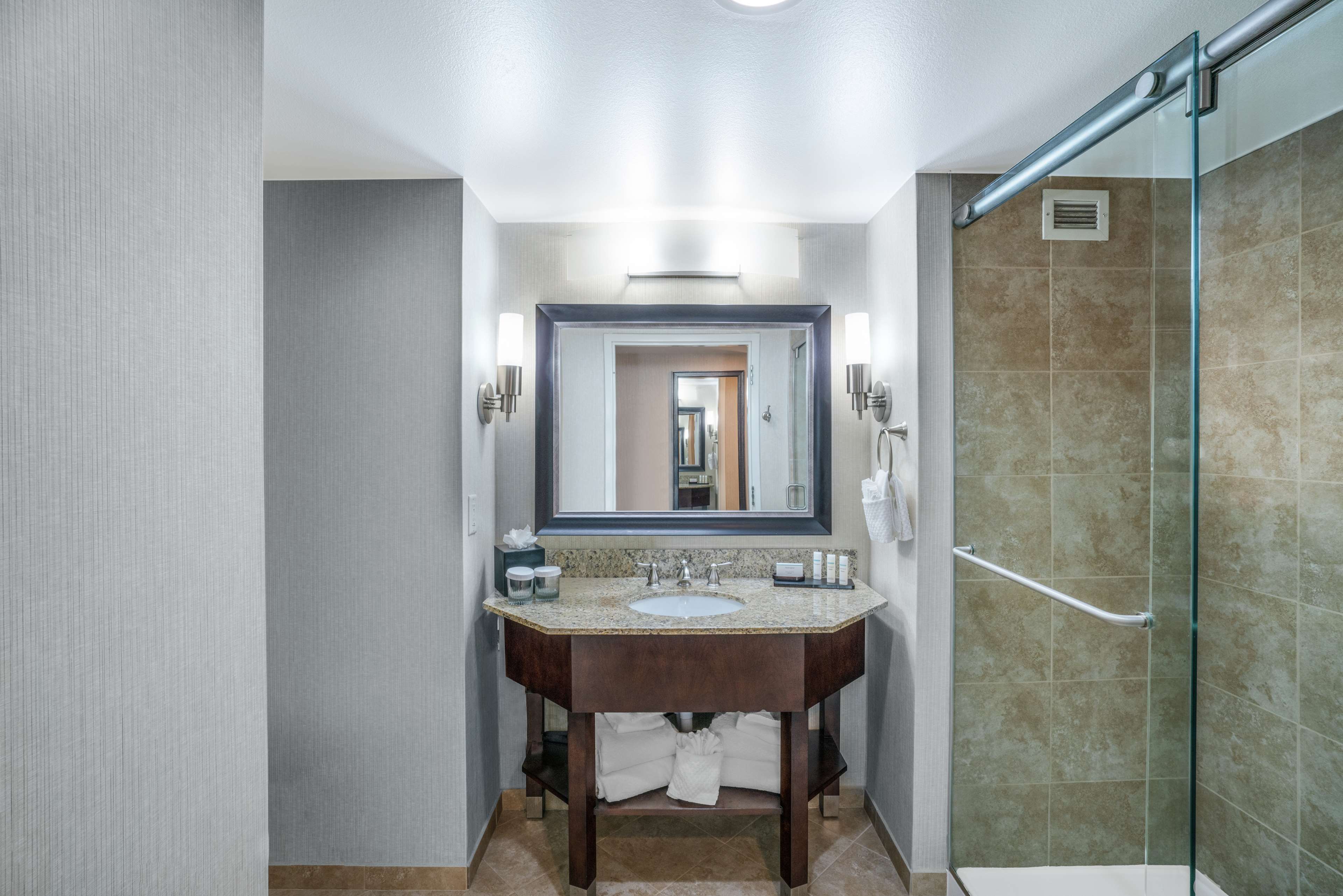 Guest room bath