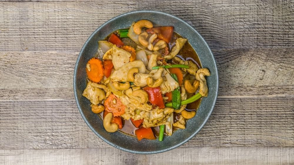 Pad Him Ma Pann (Golden Cashew)