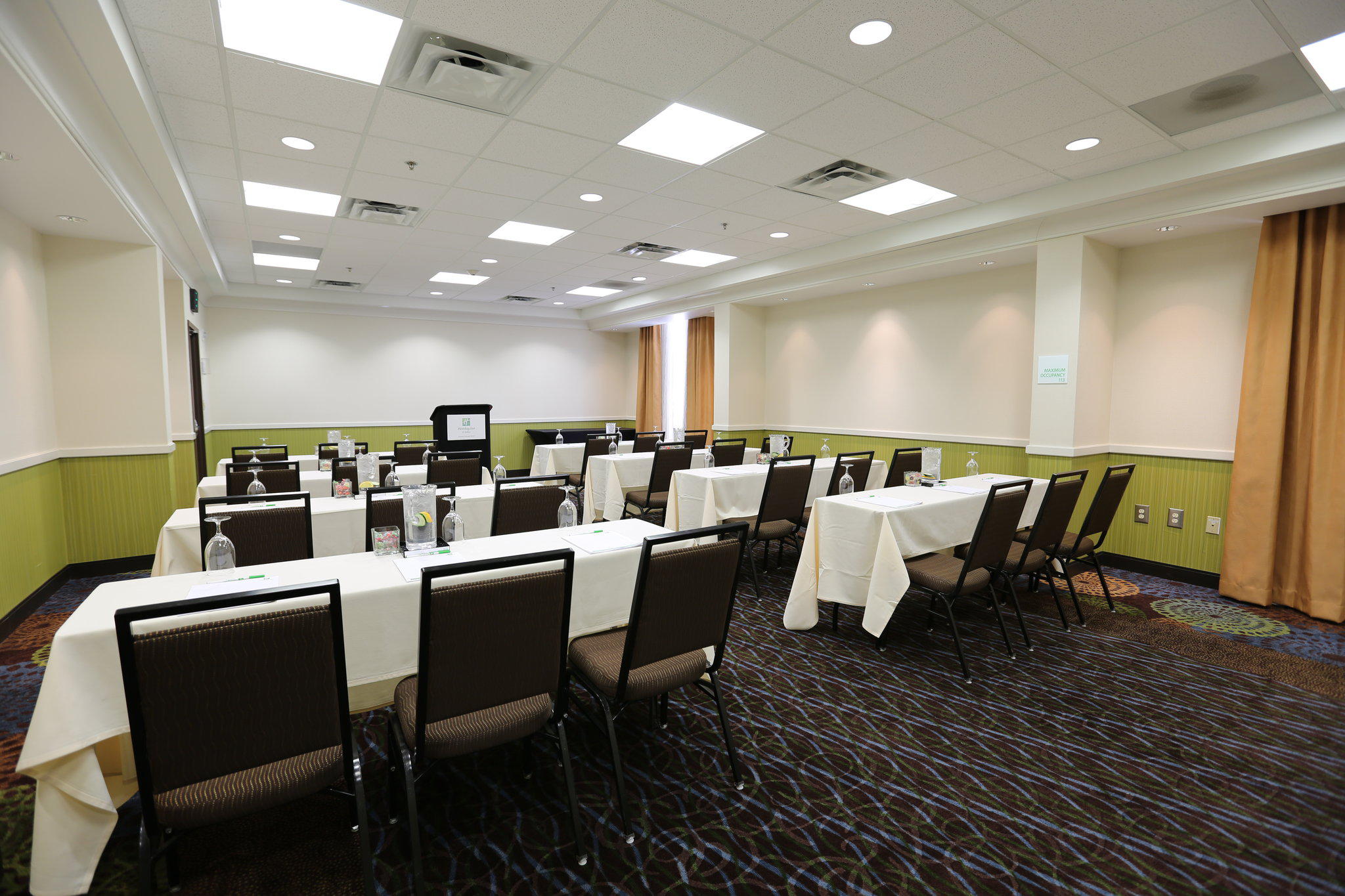 Holiday Inn & Suites Atlanta Airport-North Photo