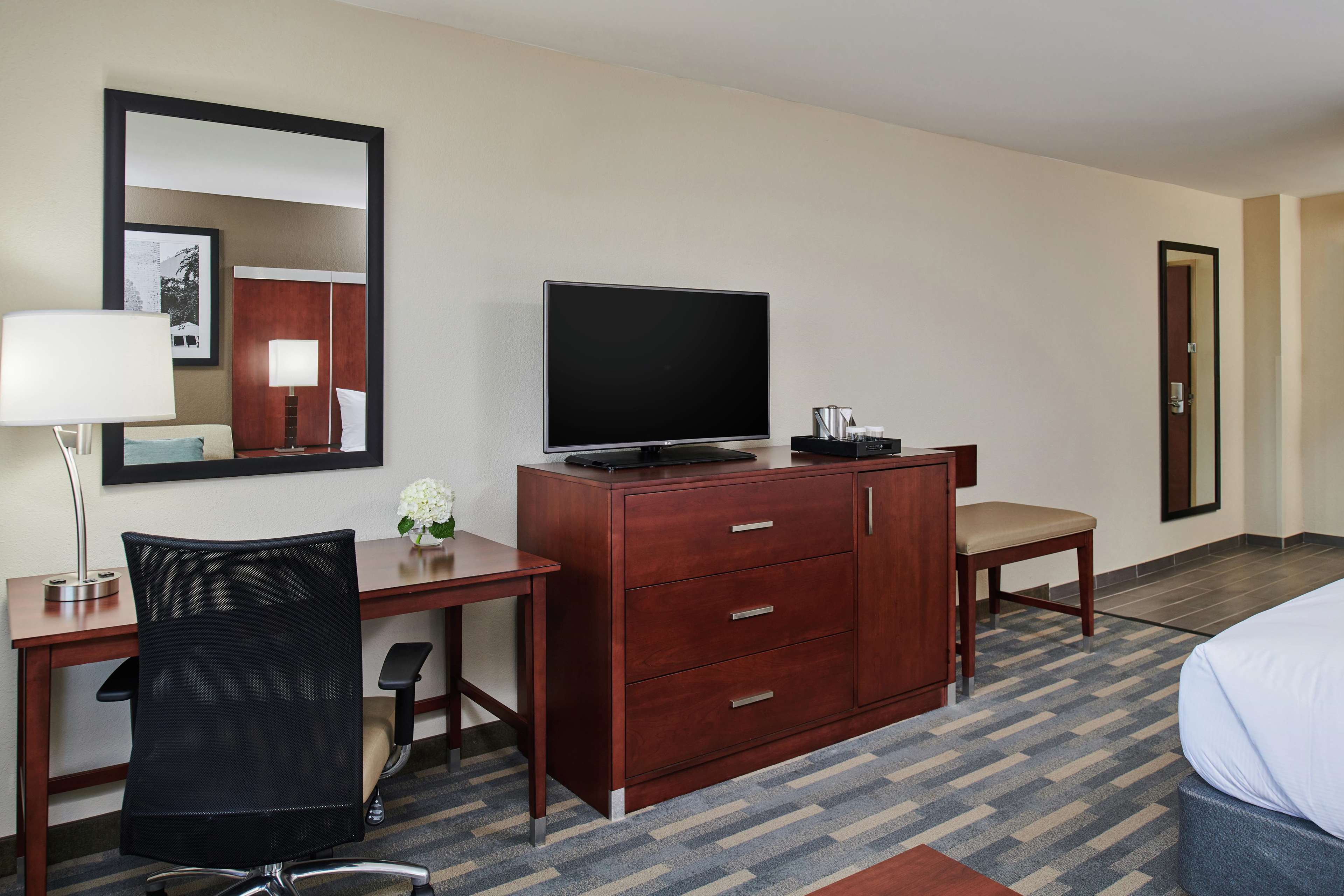 DoubleTree by Hilton Raleigh Crabtree Valley Photo