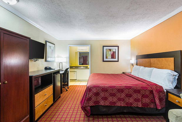 Images Rodeway Inn West Dodge