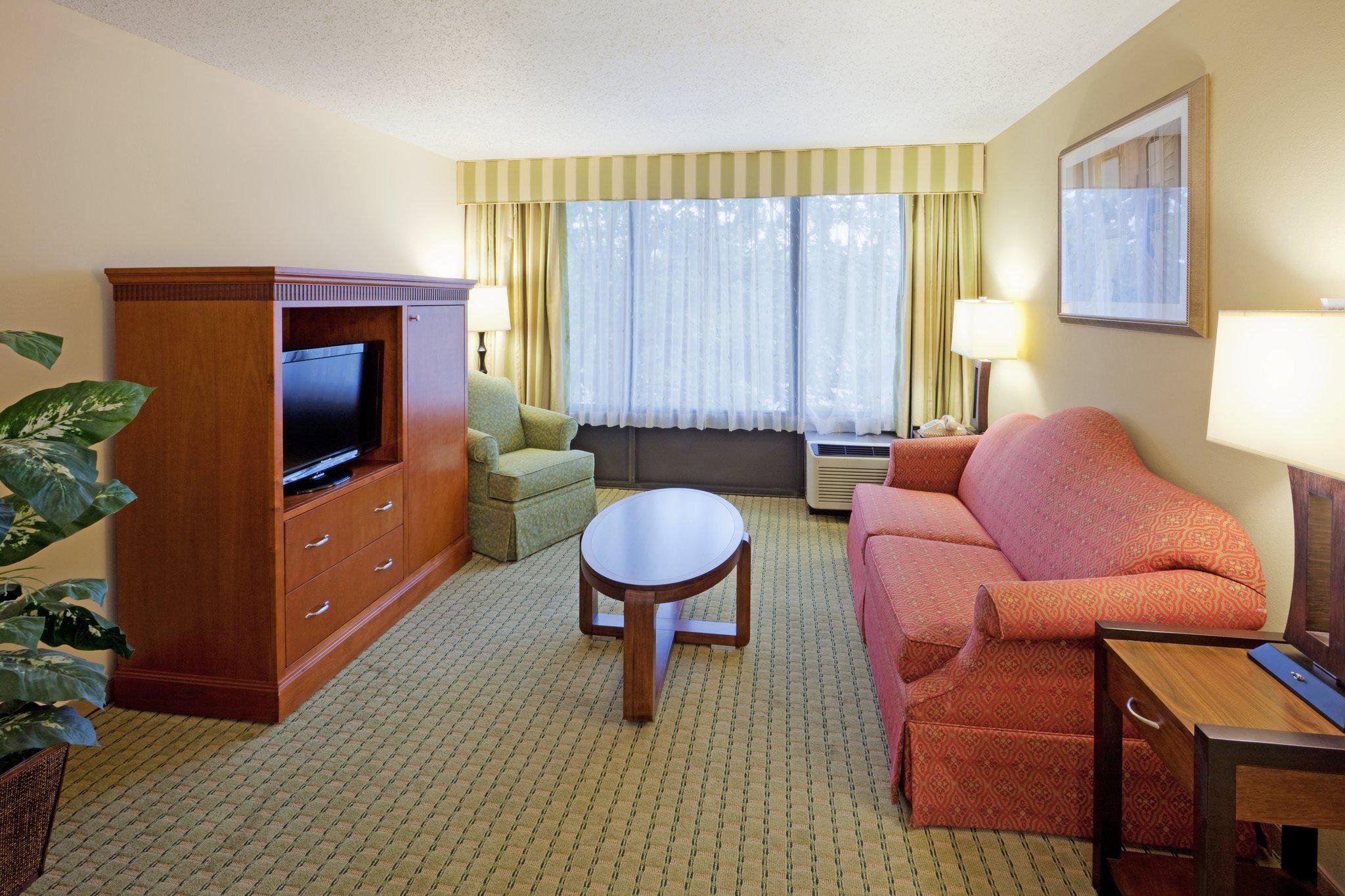 Holiday Inn & Suites Nashua Photo