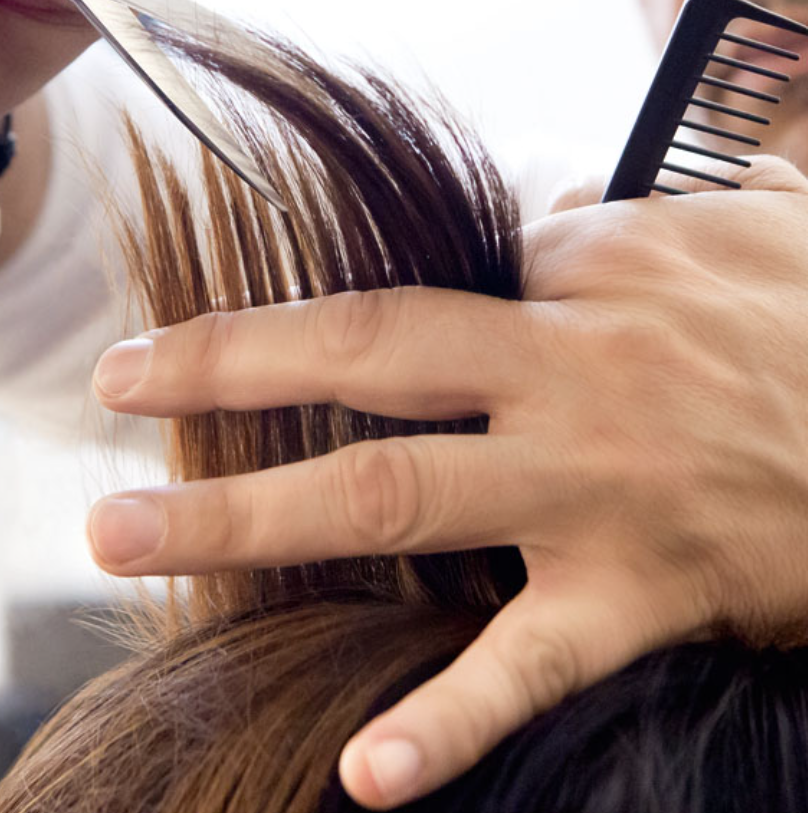 Damen: Haarschnitt, Färben & Styling