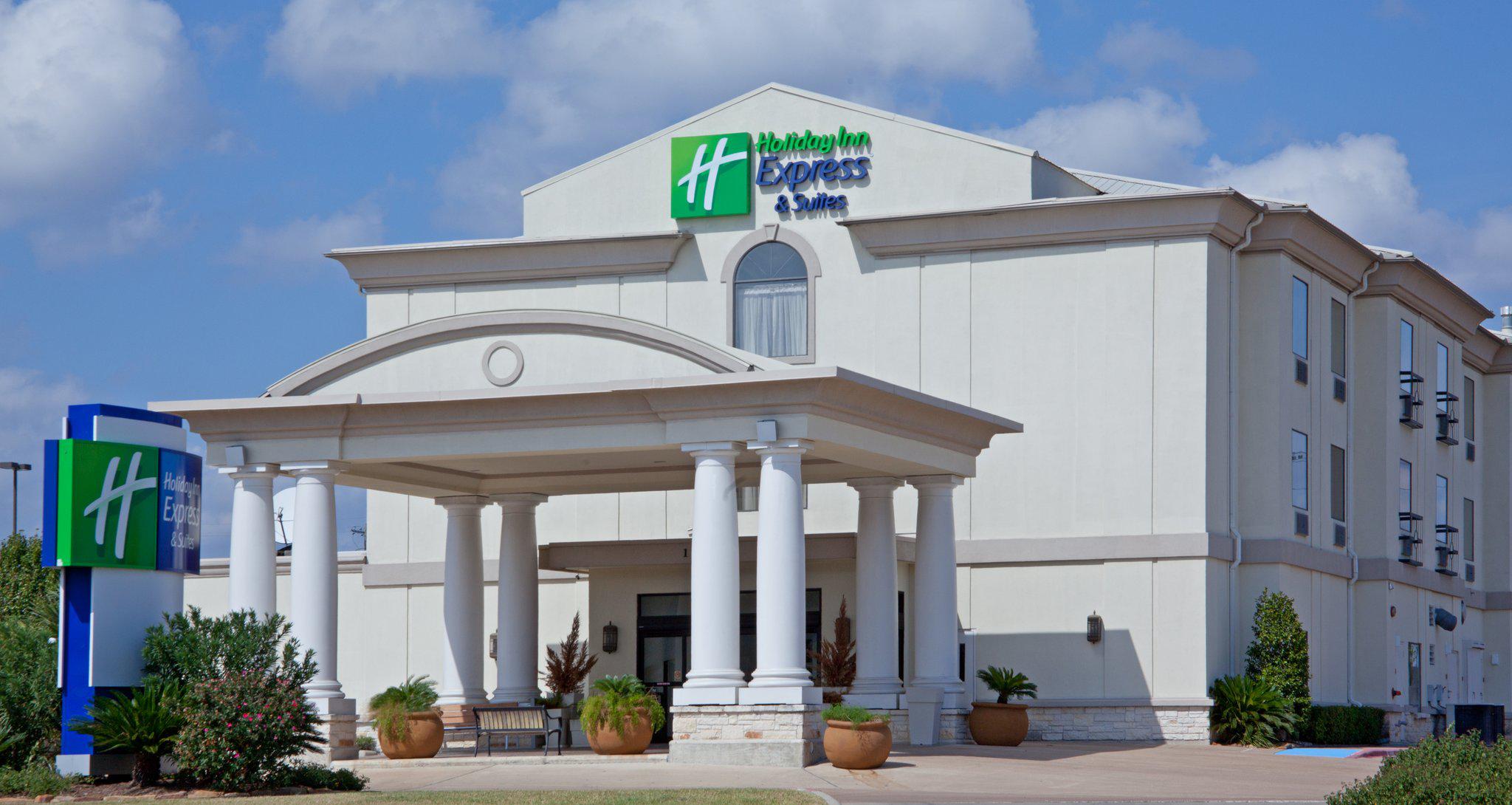 Holiday Inn Express & Suites College Station Photo