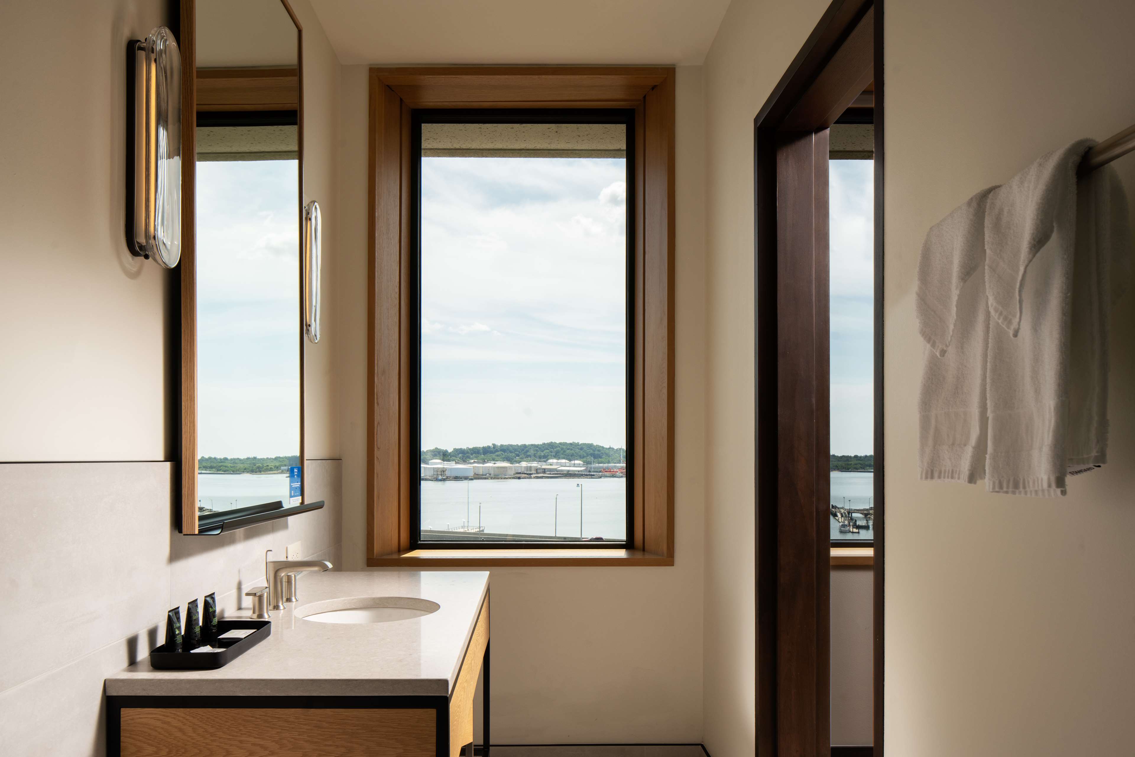 Guest room bath