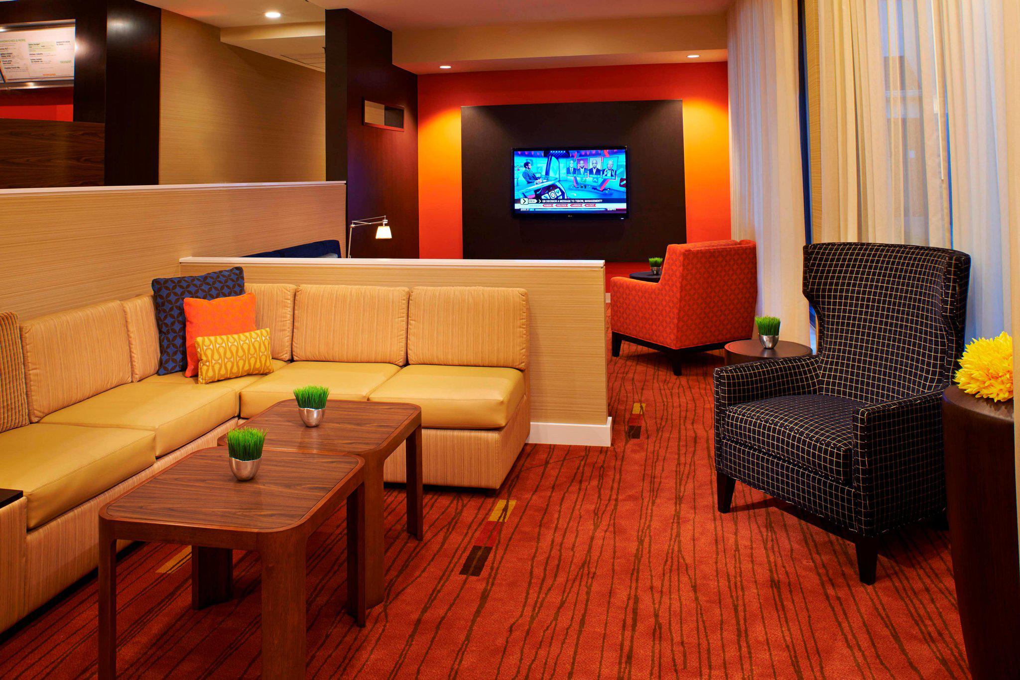 Courtyard by Marriott Detroit Troy Photo
