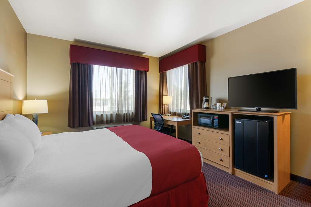 Best Western Golden Prairie Inn & Suites Image