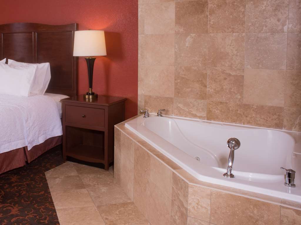 Hampton Inn & Suites Woodstock, VA Image