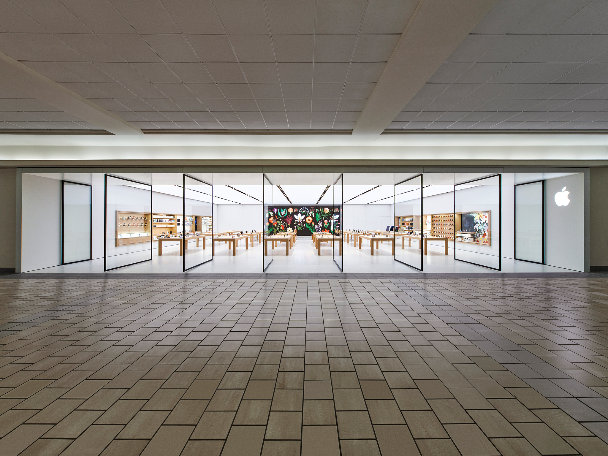 Apple Maine Mall Photo