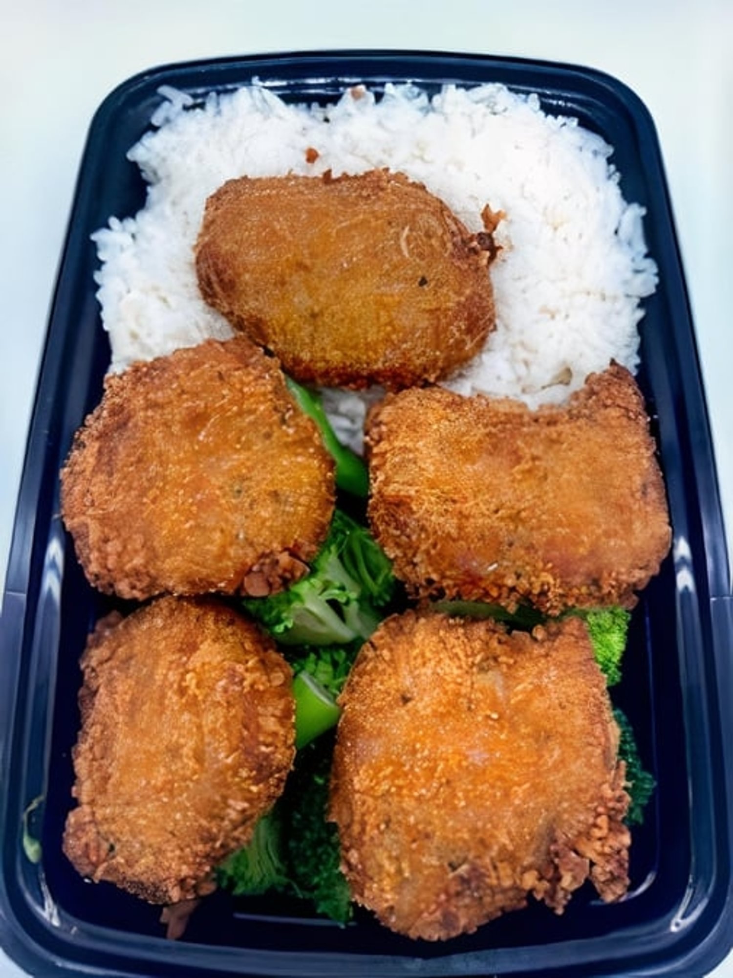Crispy nuggets served with steamed broccoli lunch special