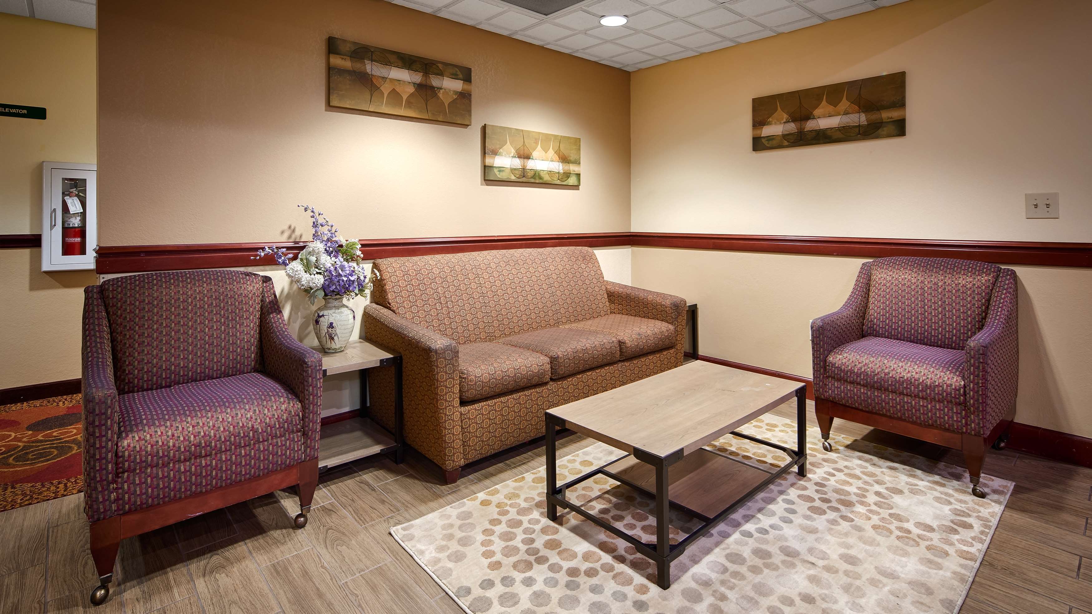 Best Western Airport Suites Photo