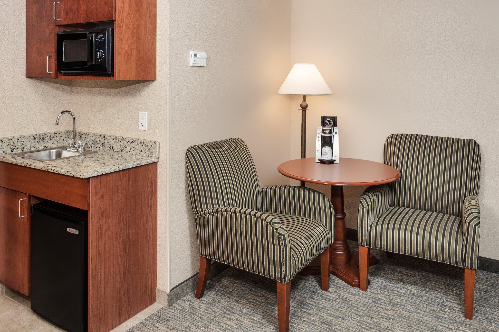 Holiday Inn Express & Suites Hampton South-Seabrook Photo