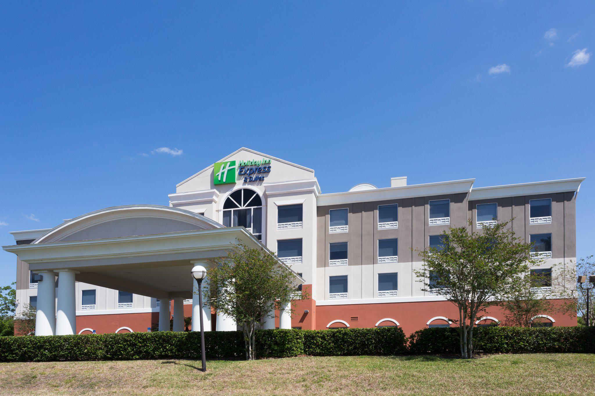 Holiday Inn Express & Suites Tampa-Fairgrounds-Casino Photo