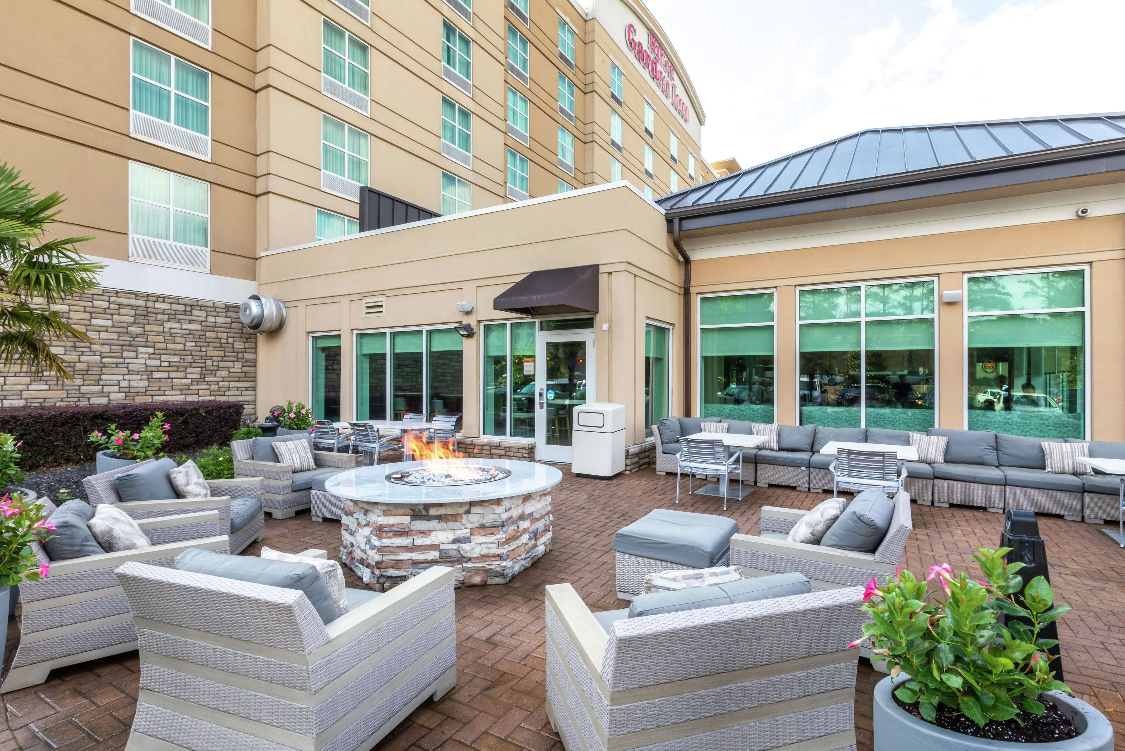 Hilton Garden Inn Atlanta Airport North Photo