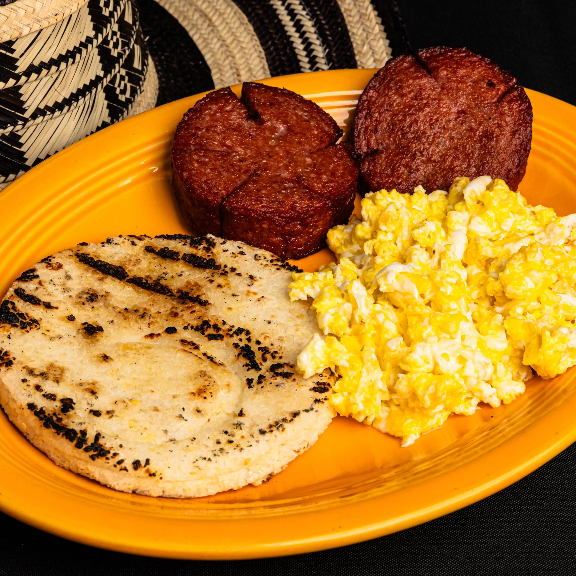 Arepa De Huevos Con Salchichon