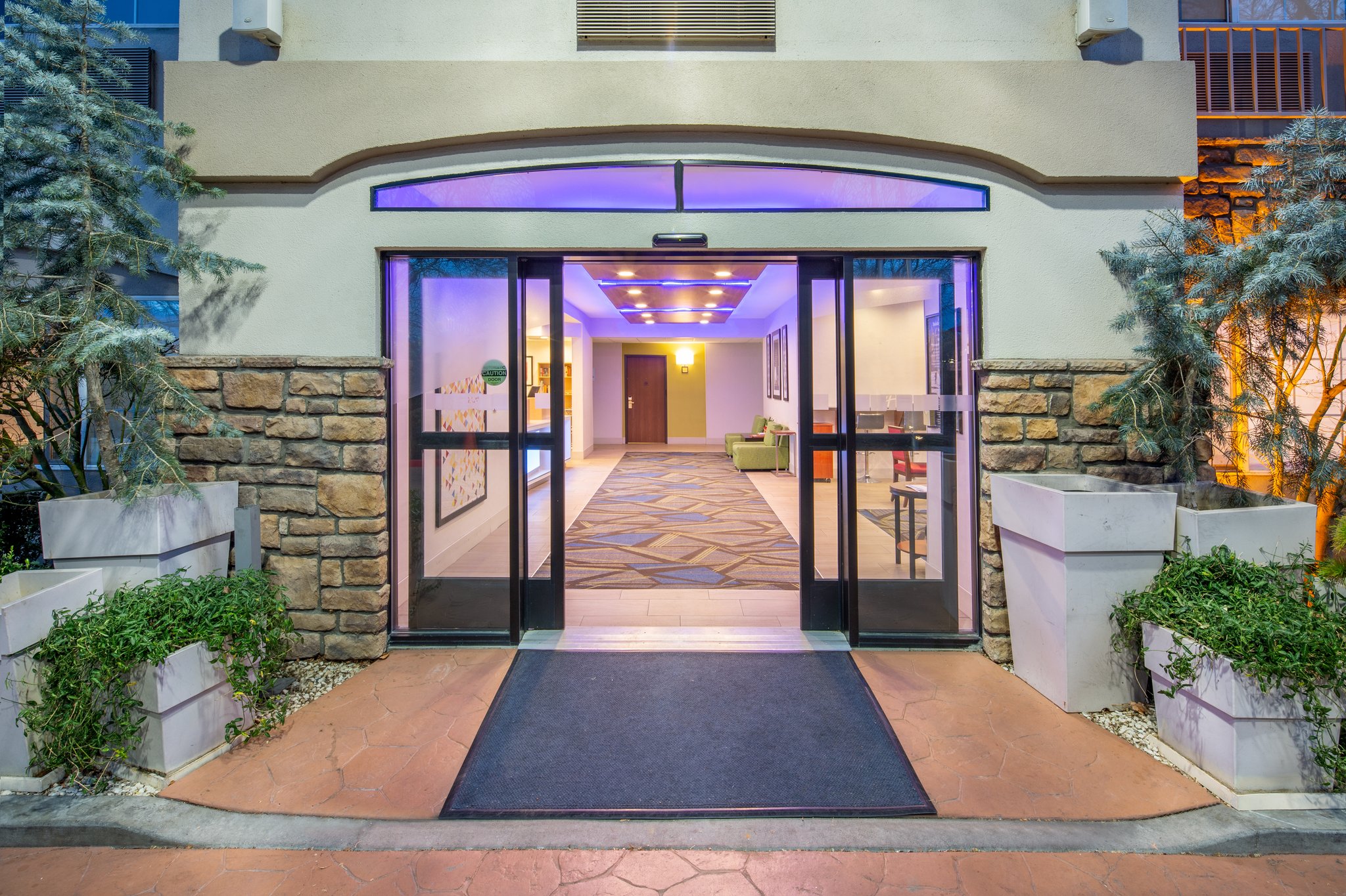 Holiday Inn Express & Suites Bishop by IHG Image