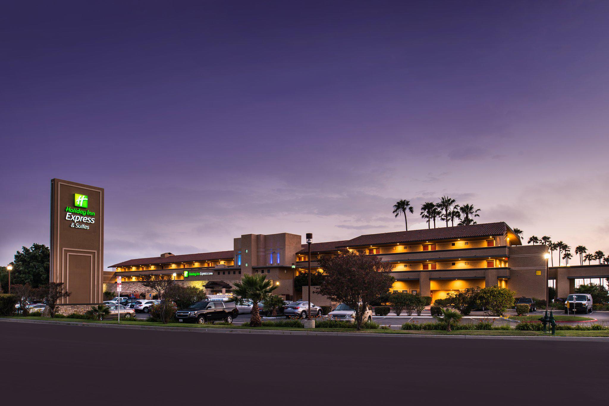 Holiday Inn Express & Suites Ventura Harbor Photo