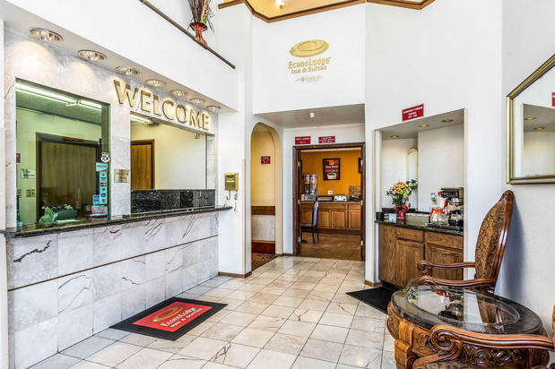 Images Econo Lodge Inn & Suites