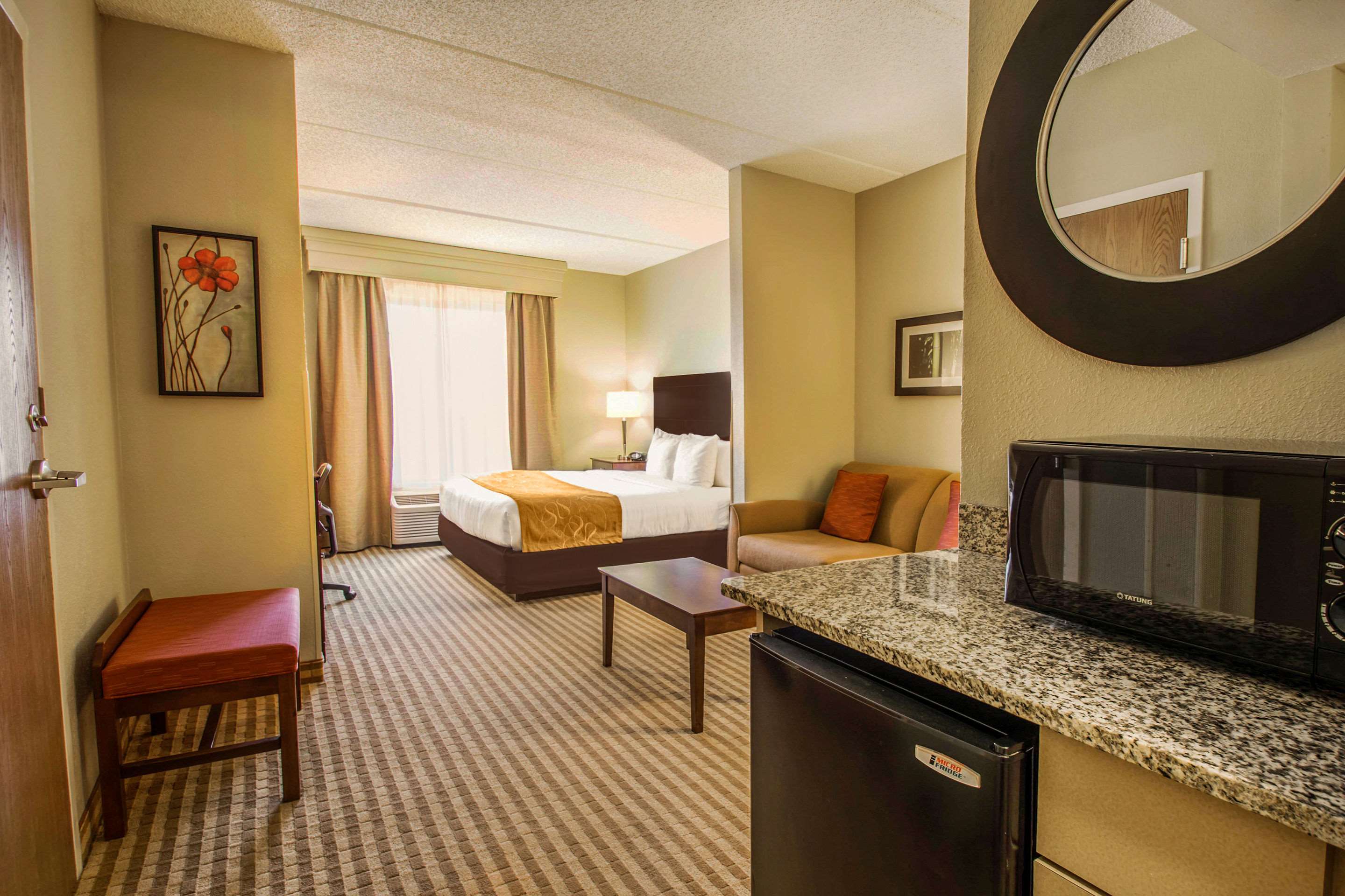 Comfort Suites Near Universal Orlando Resort Photo