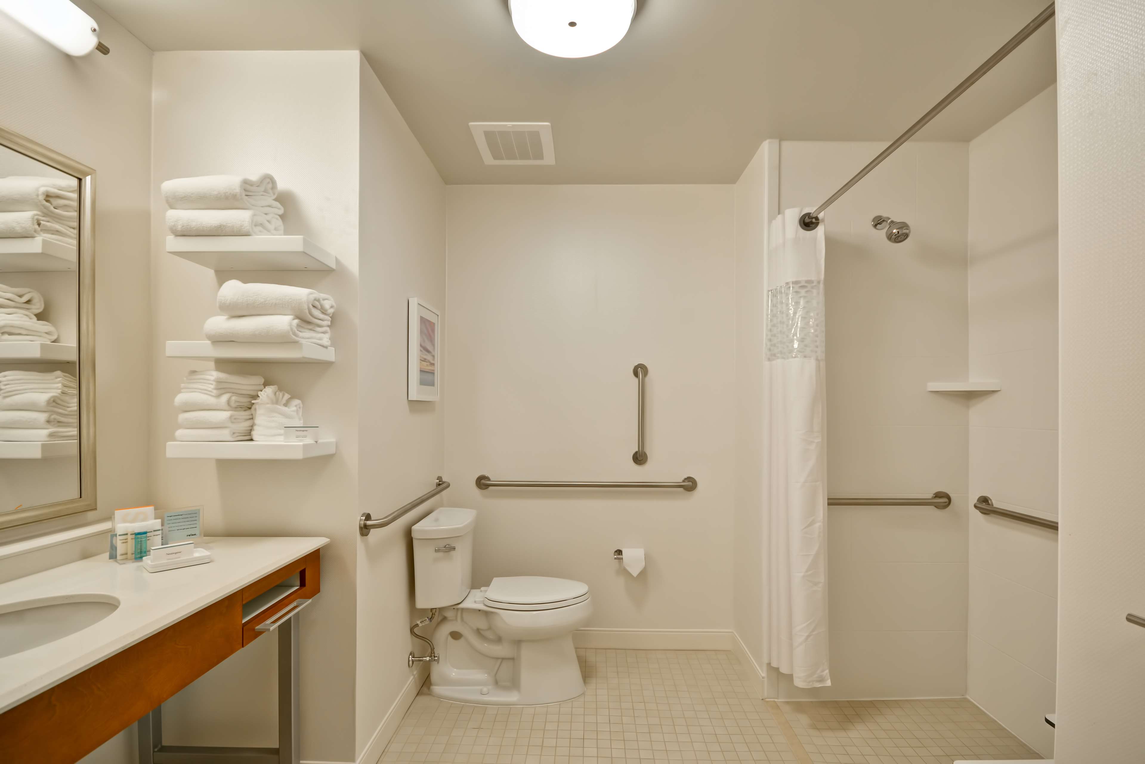 Guest room bath