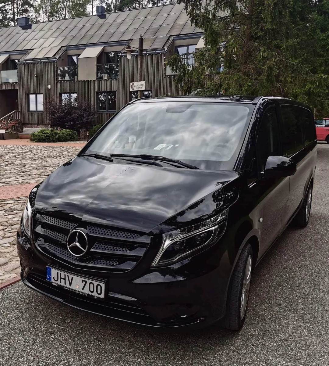 Mercedes-Benz Vito – seating capacity: 8 passengers + 1 driver