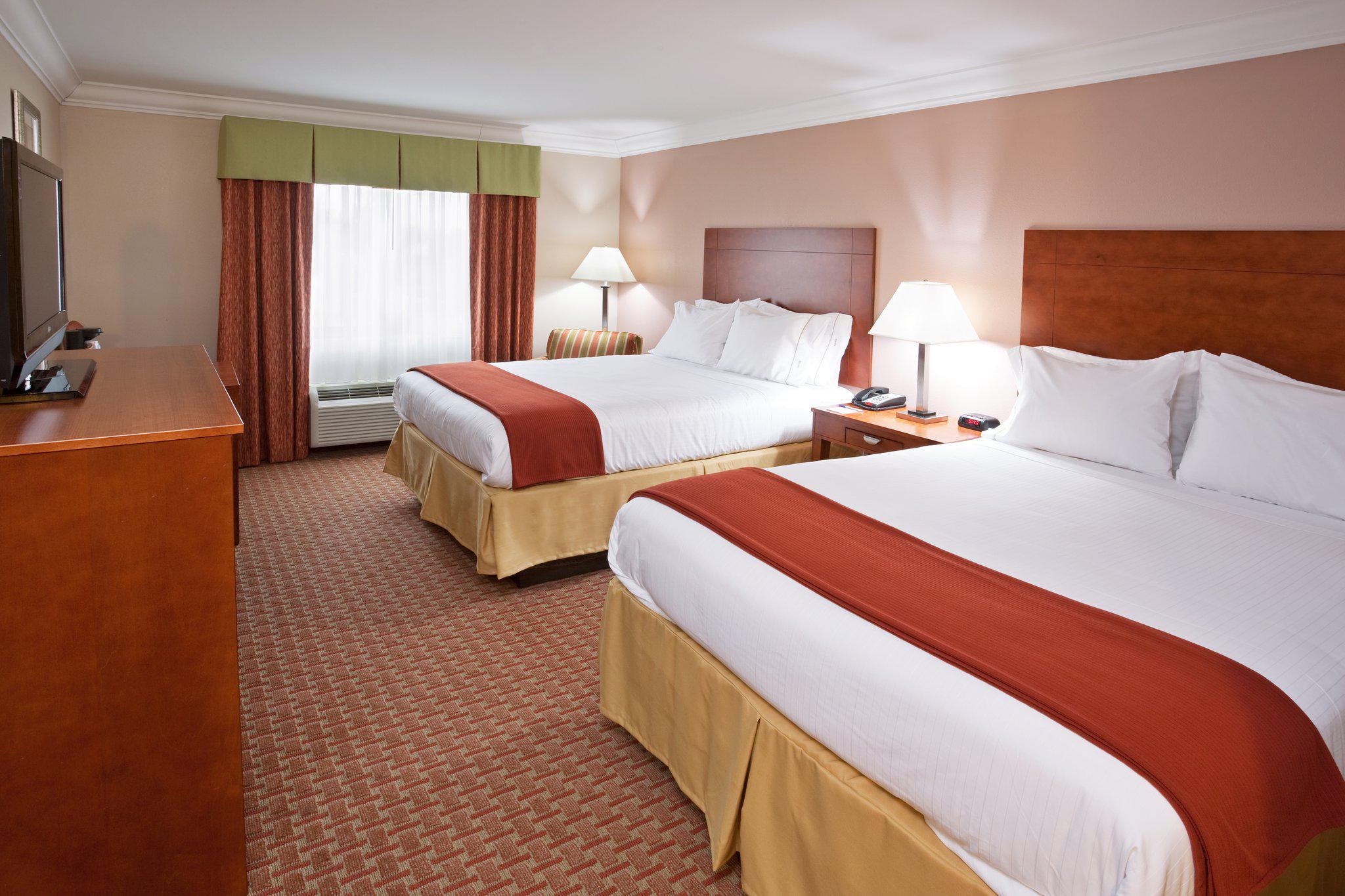 Holiday Inn Express & Suites Niagara Falls Photo