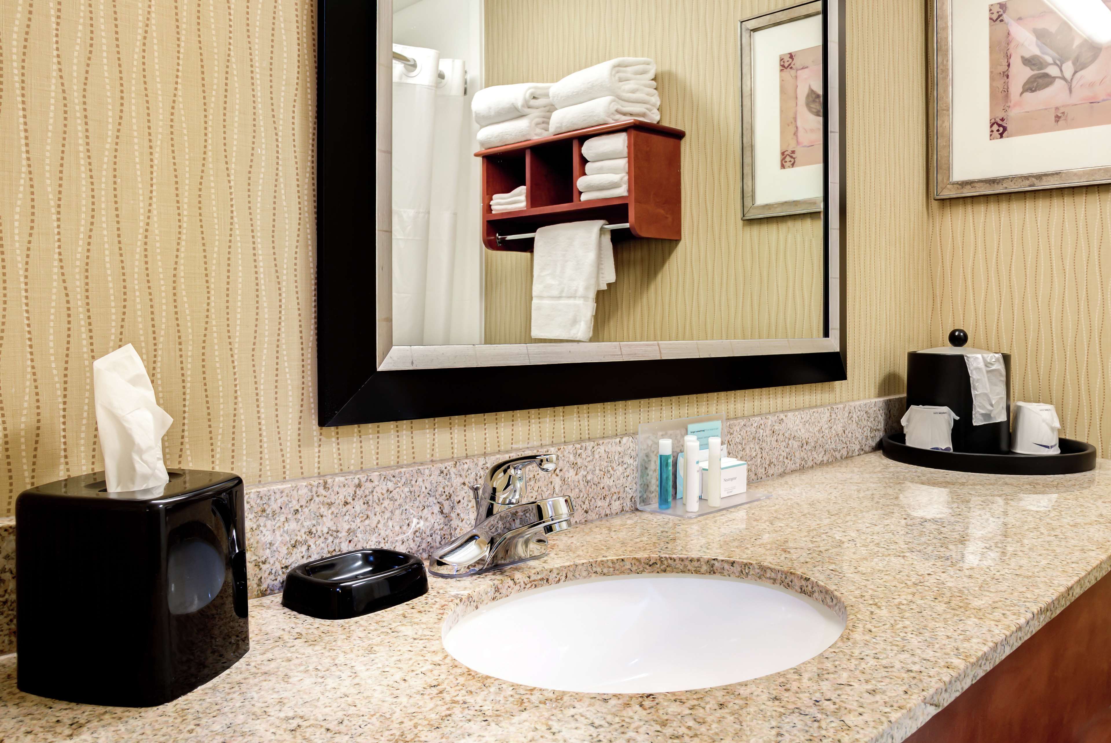 Guest room bath