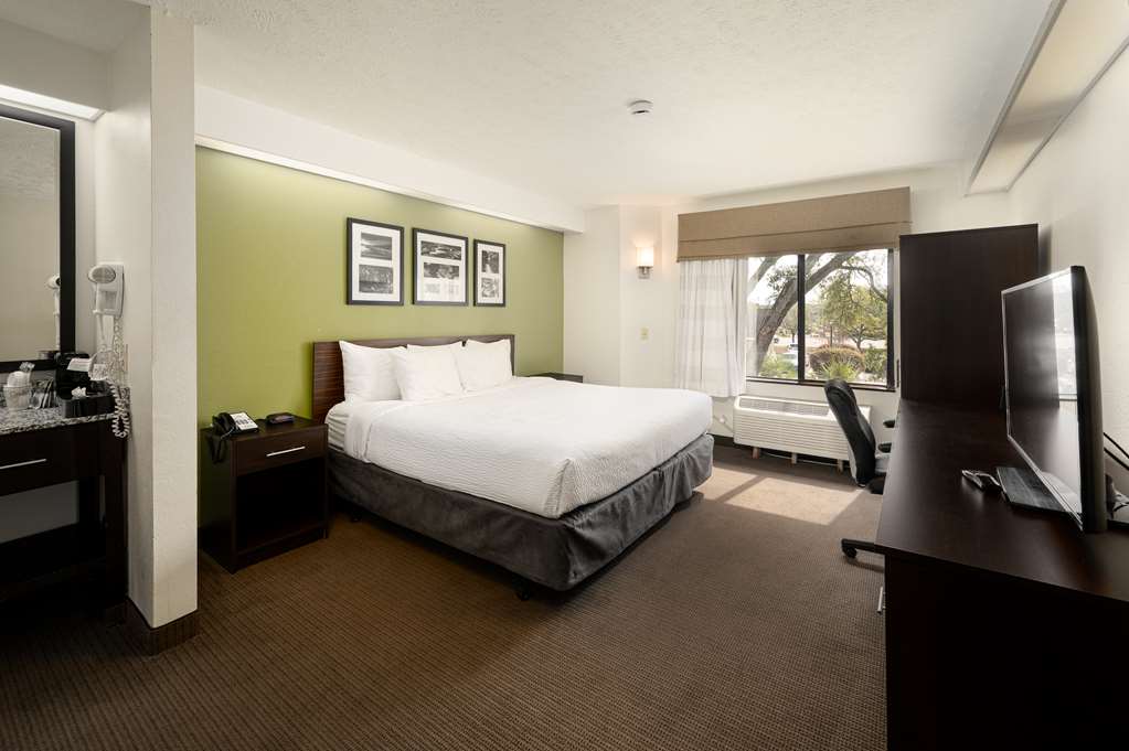 SureStay by Best Western Summerville Flowertown Image