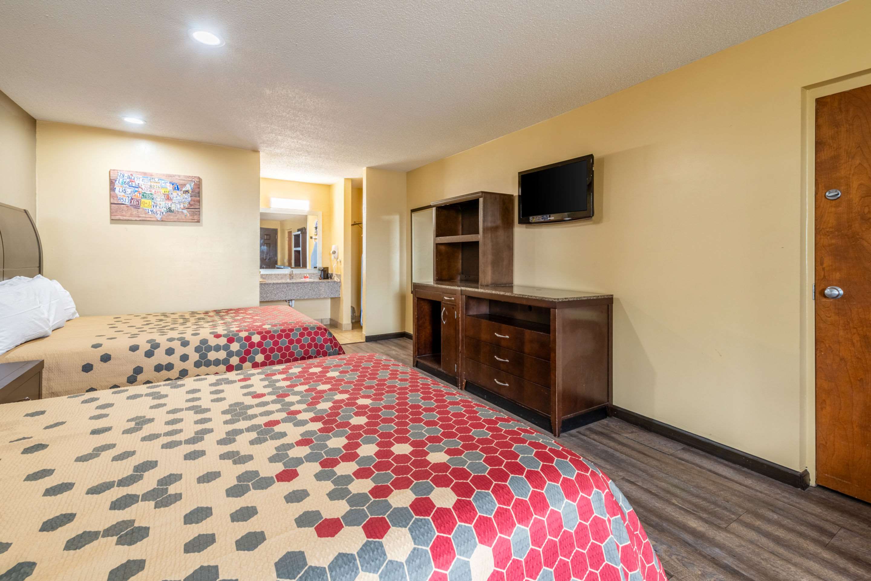 Econo Lodge Inn & Suites Photo