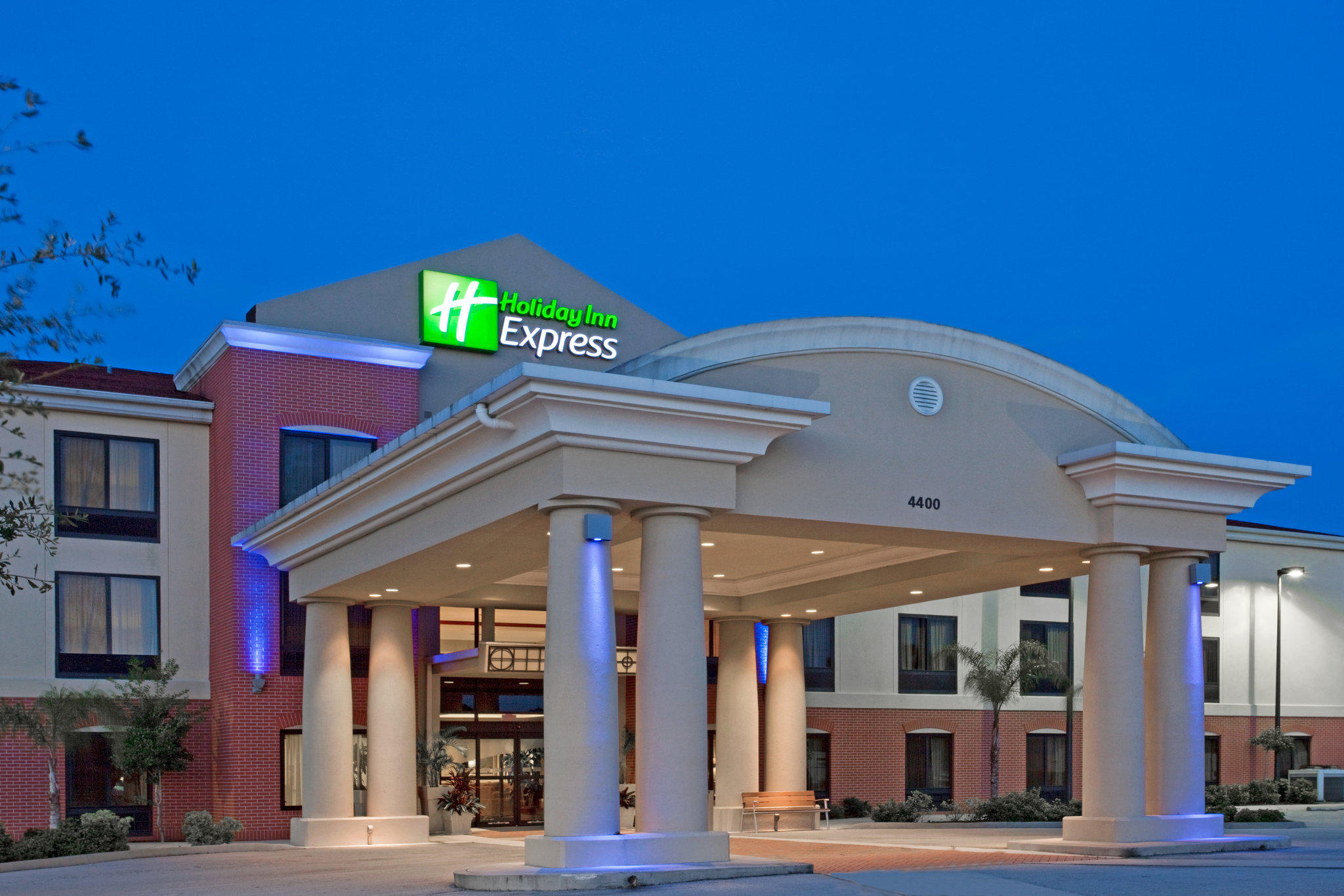 Holiday Inn Express & Suites Sebring Photo
