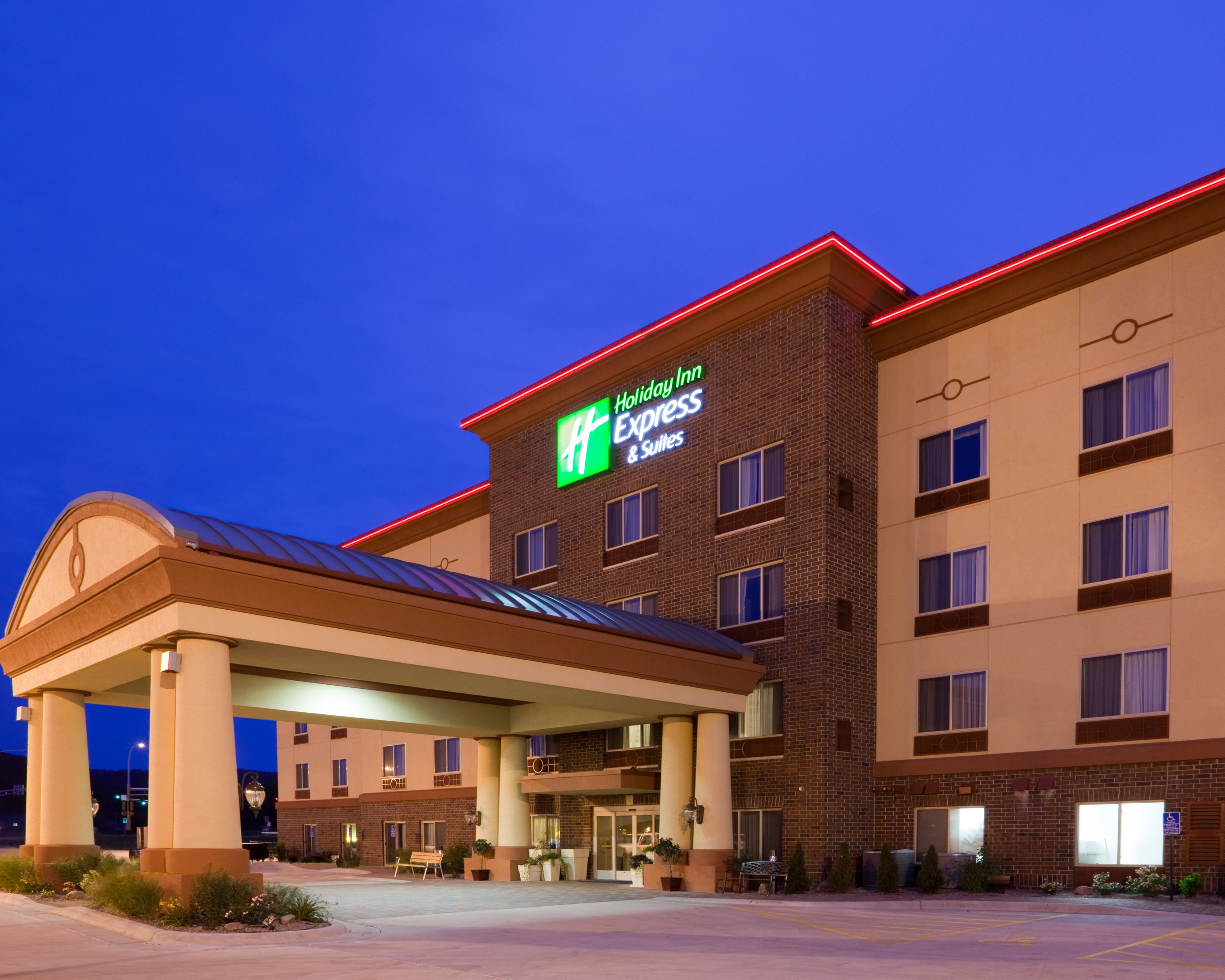 Holiday Inn Express & Suites Winona Coupons Winona MN near me | 8coupons