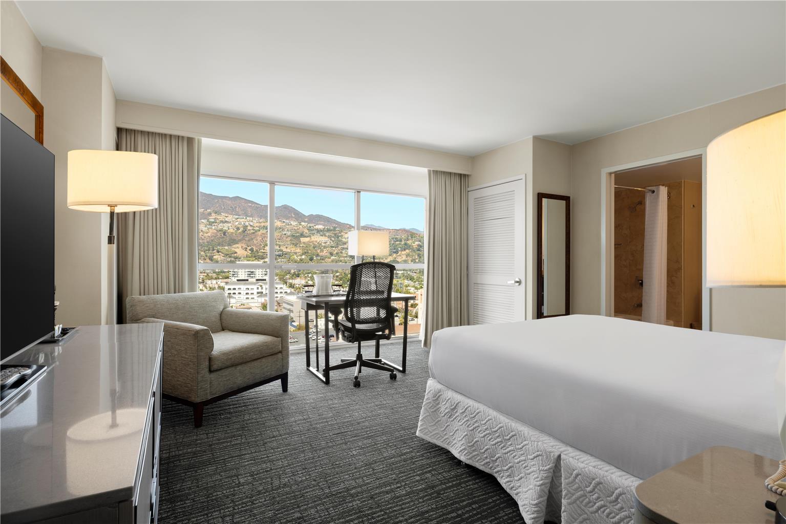 Hilton Los Angeles North/Glendale & Executive Meeting Ctr Image