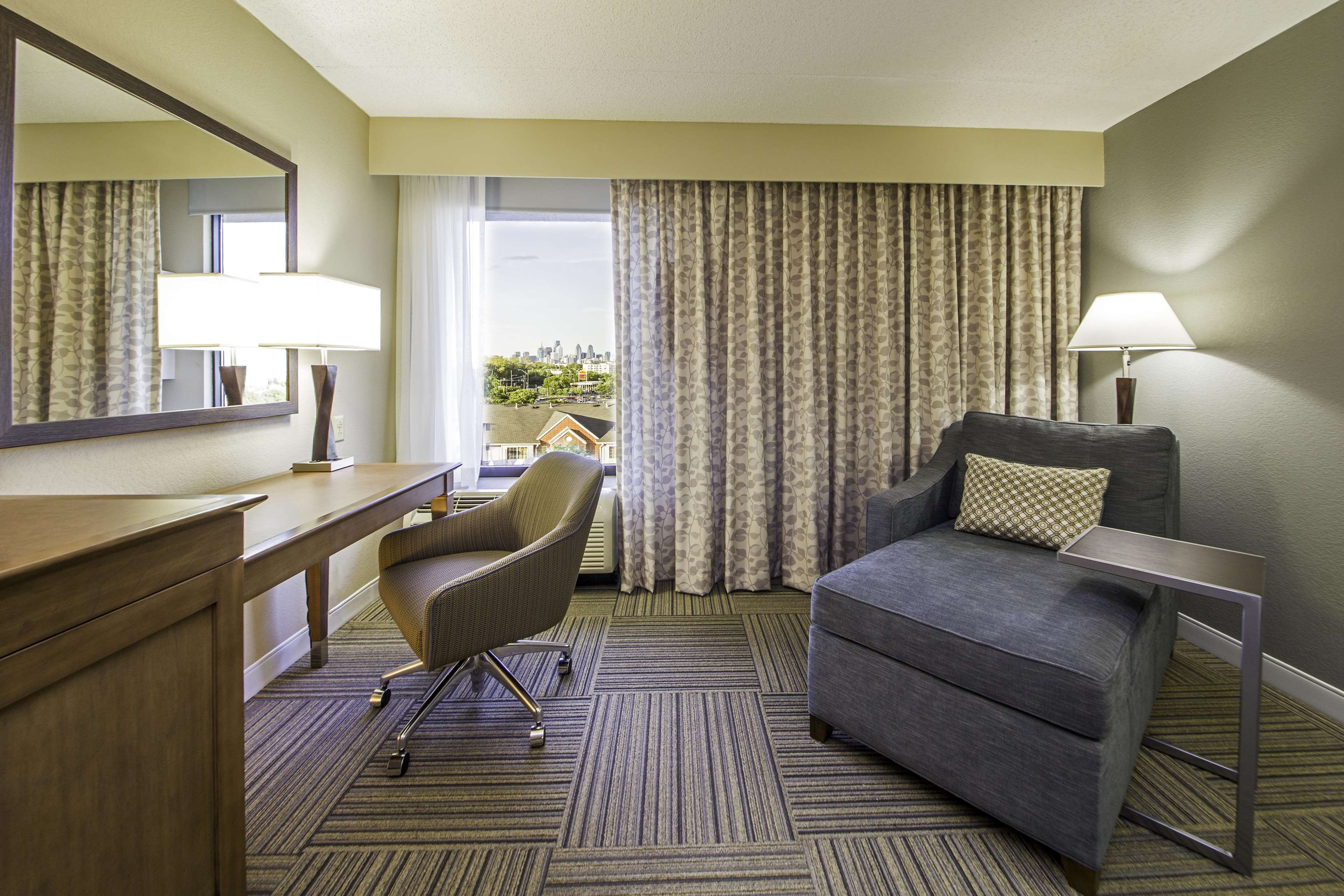 Hampton Inn Philadelphia-International Airport Photo