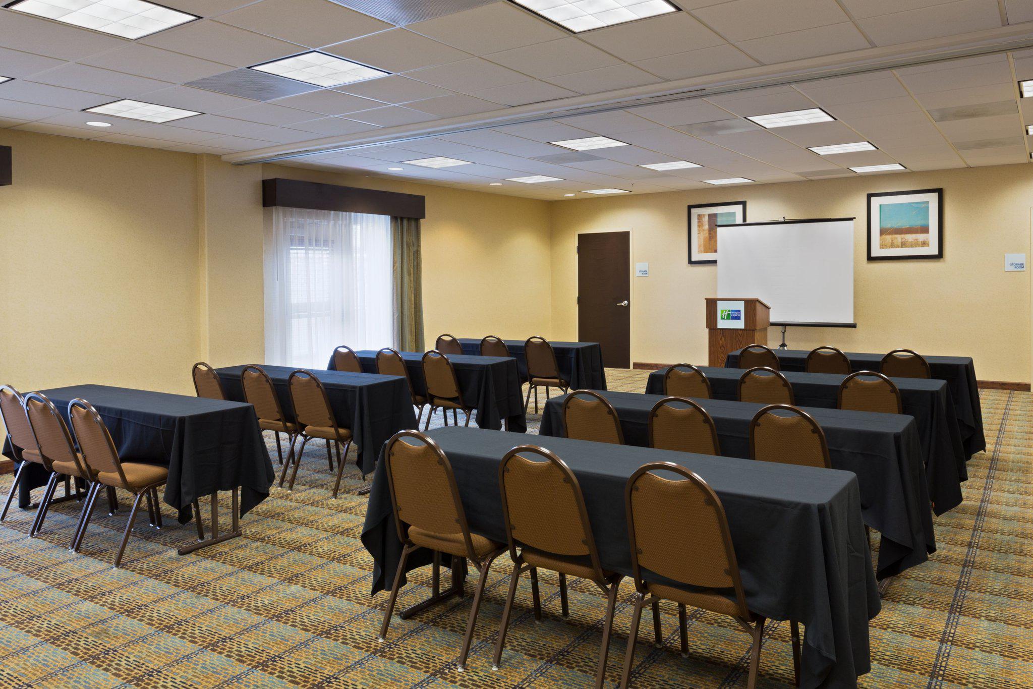 Holiday Inn Express & Suites Moultrie Photo