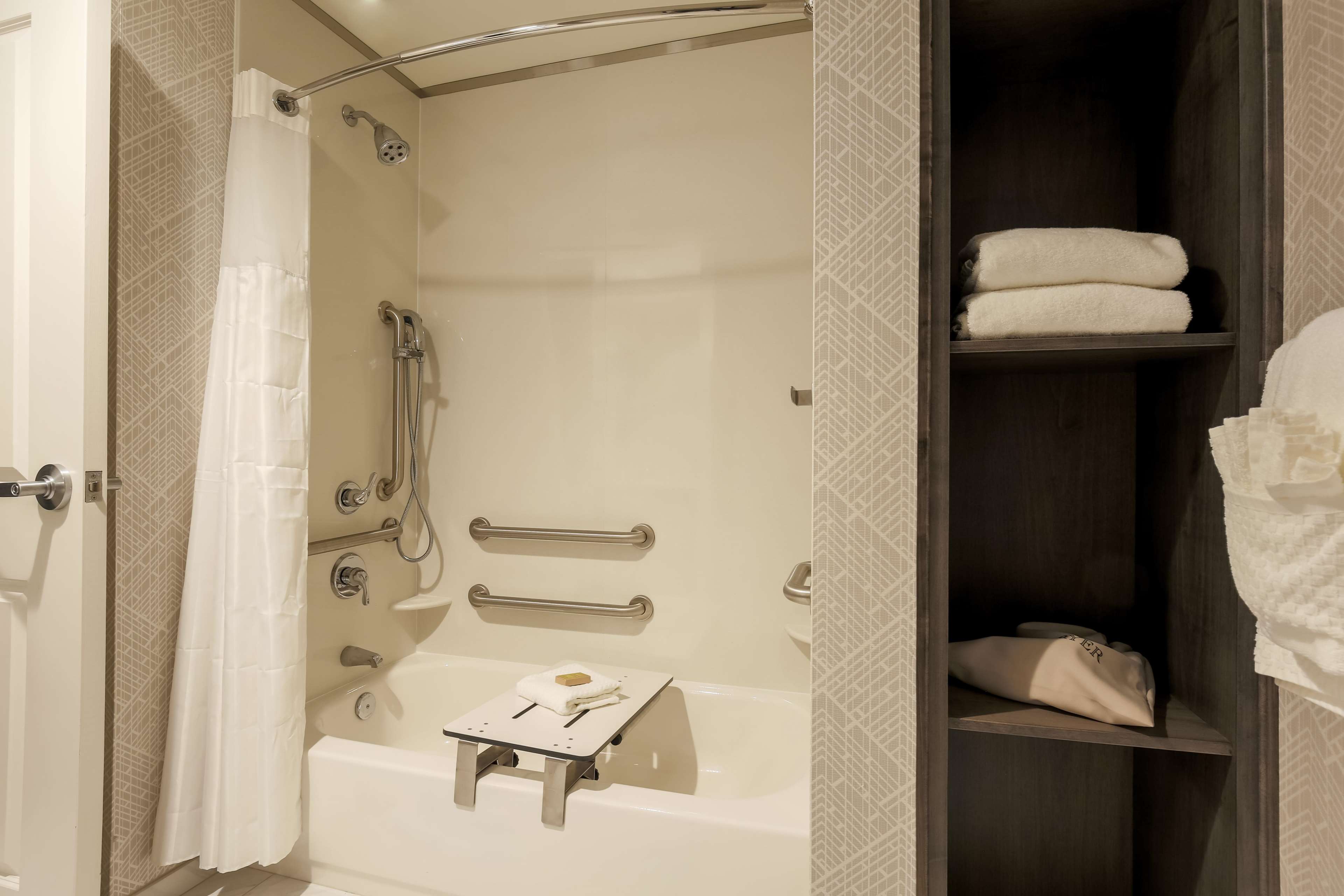 DoubleTree by Hilton Evansville Photo