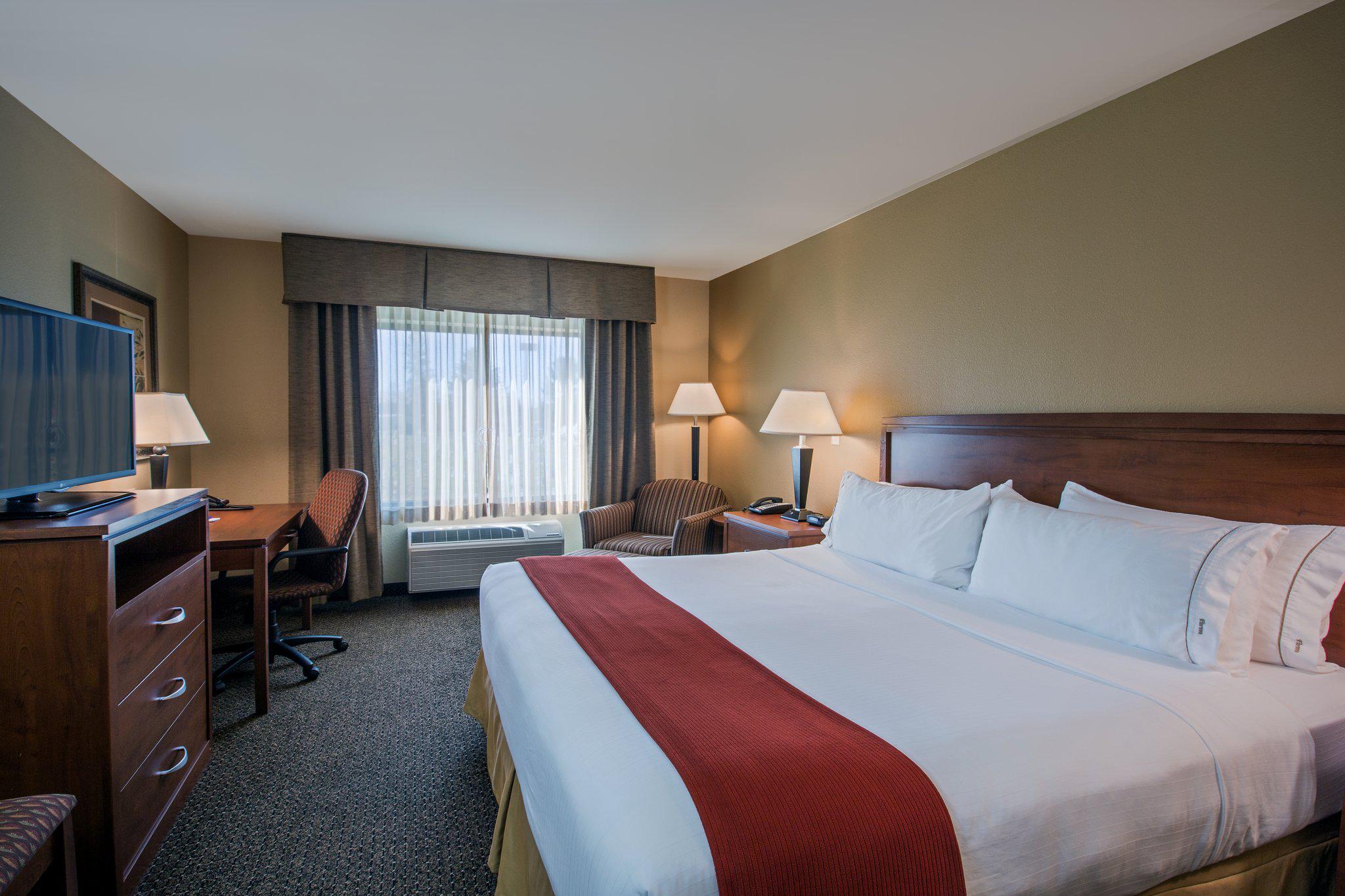 Holiday Inn Express & Suites Lewisburg Photo