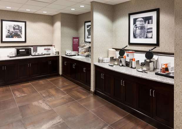 Images Hampton Inn & Suites Omaha-Downtown