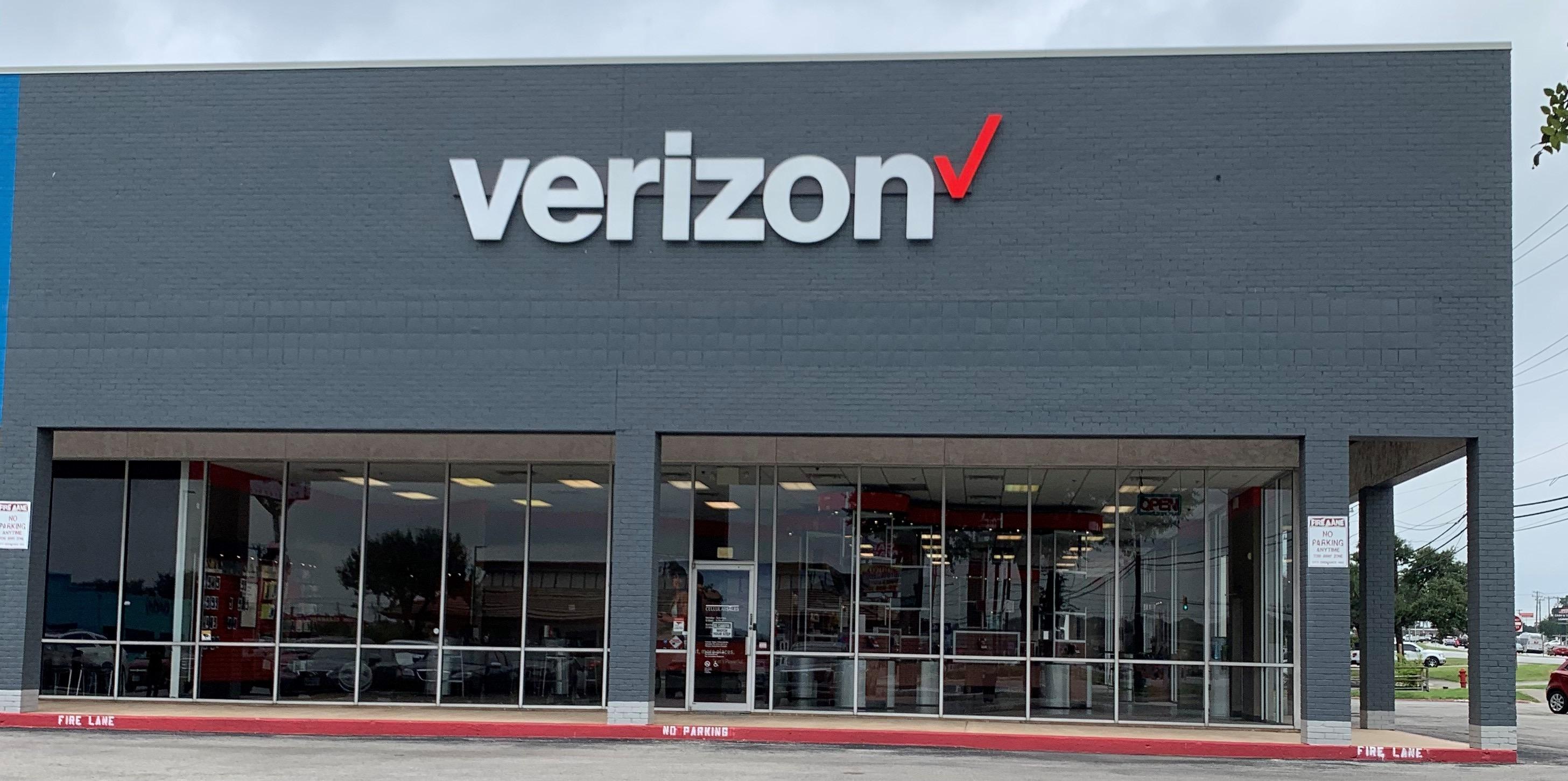 Verizon Authorized Retailer – Cellular Sales Photo