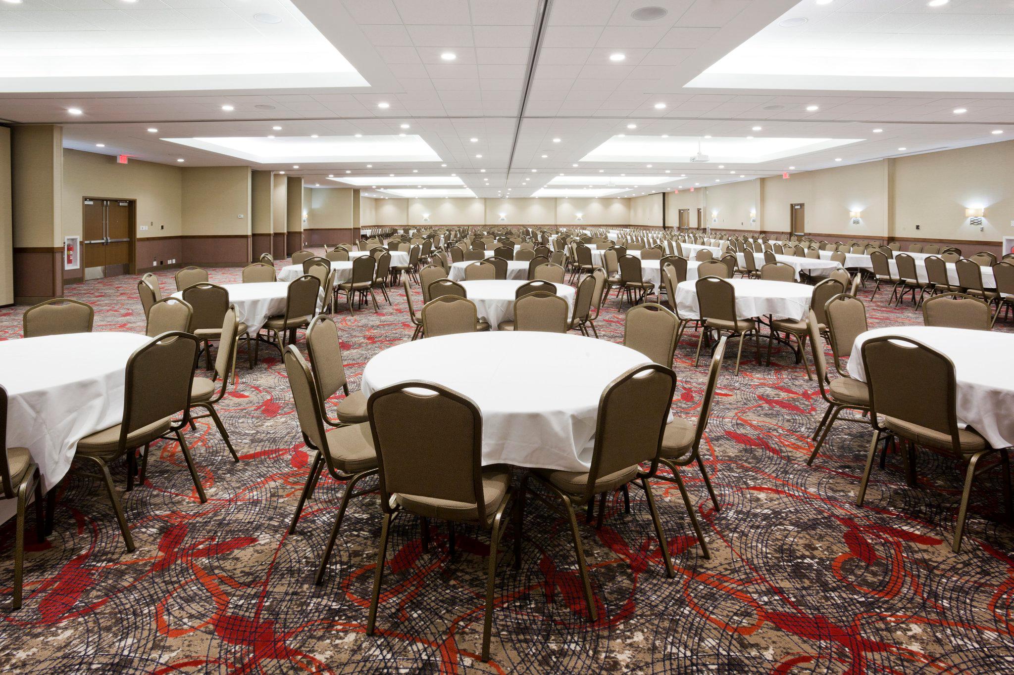 Holiday Inn Express & Suites Willmar Photo