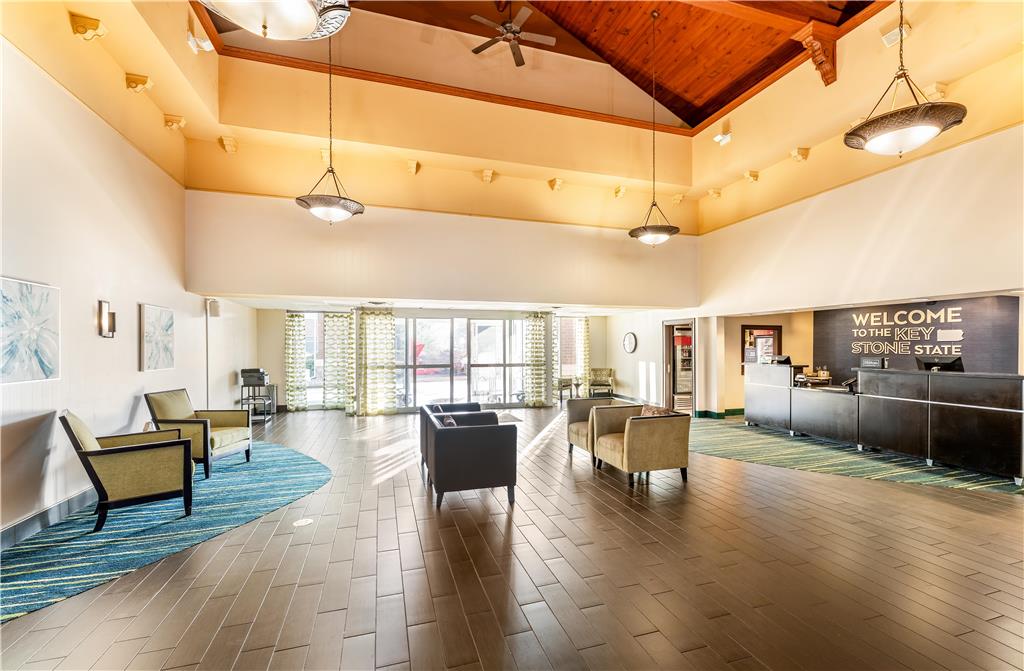 Hampton Inn & Suites Newtown Image