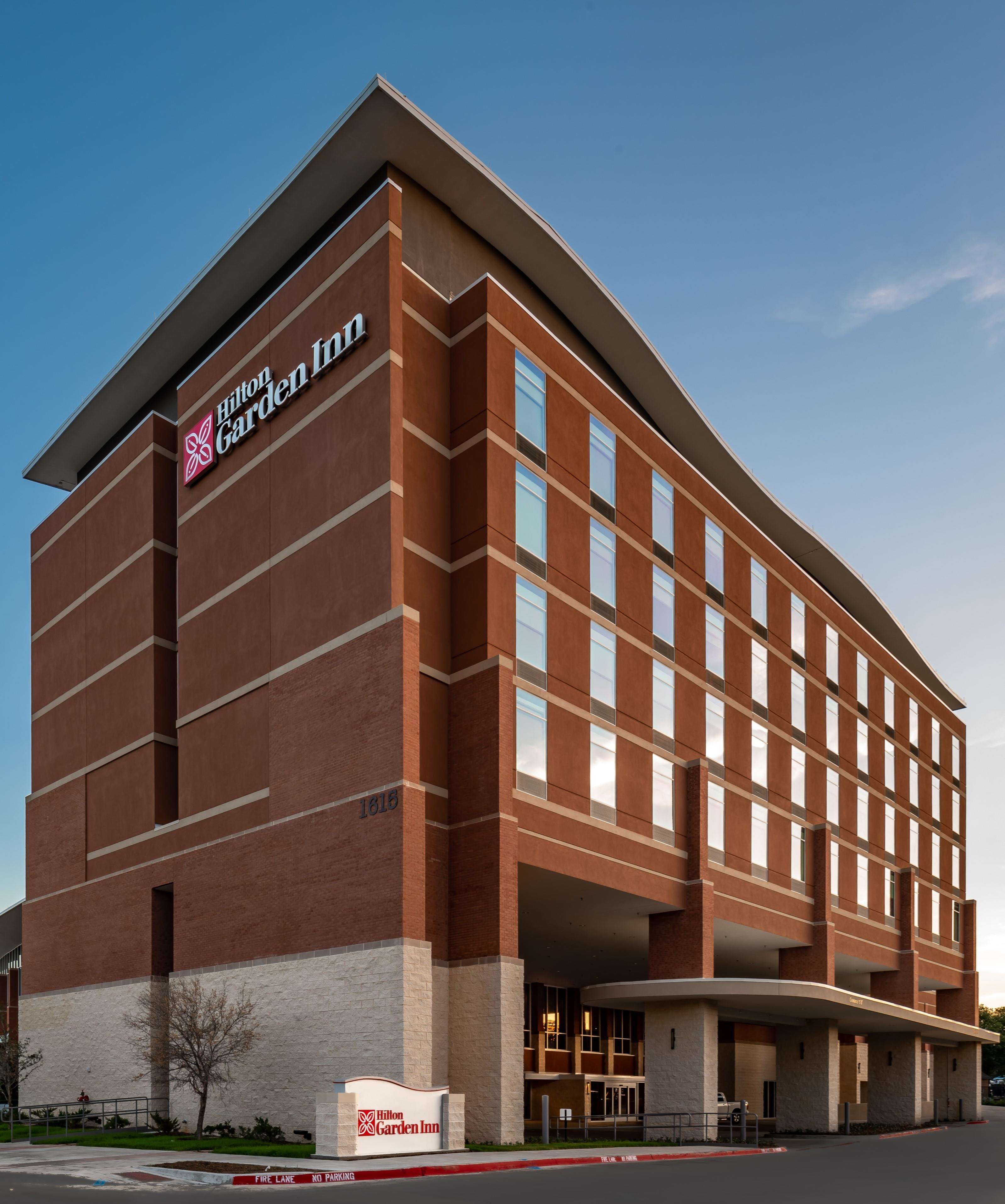 Hilton Garden Inn Dallas at Hurst Conference Center Photo