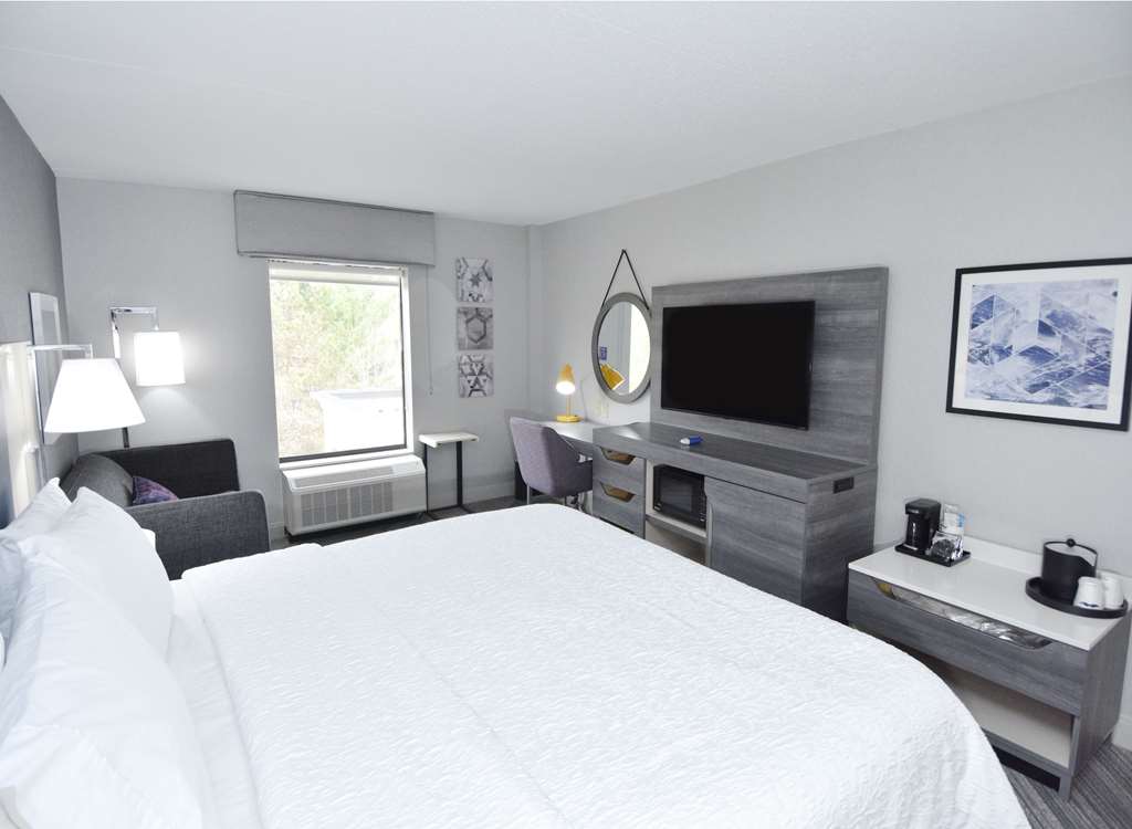 Hampton Inn Auburn Image