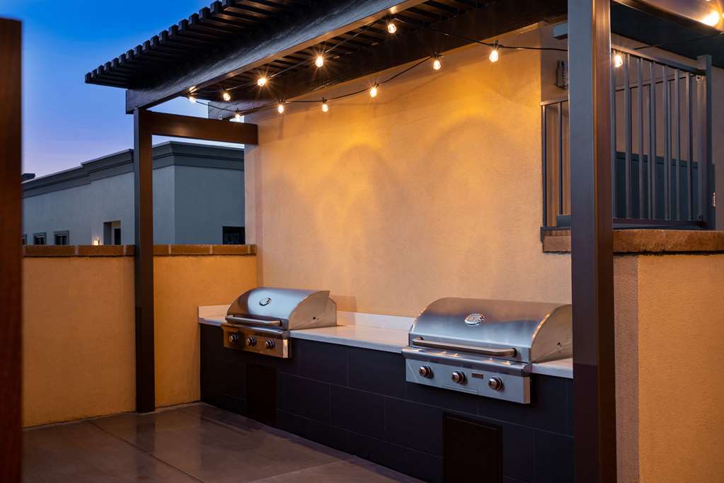 Home2 Suites by Hilton Bakersfield Image