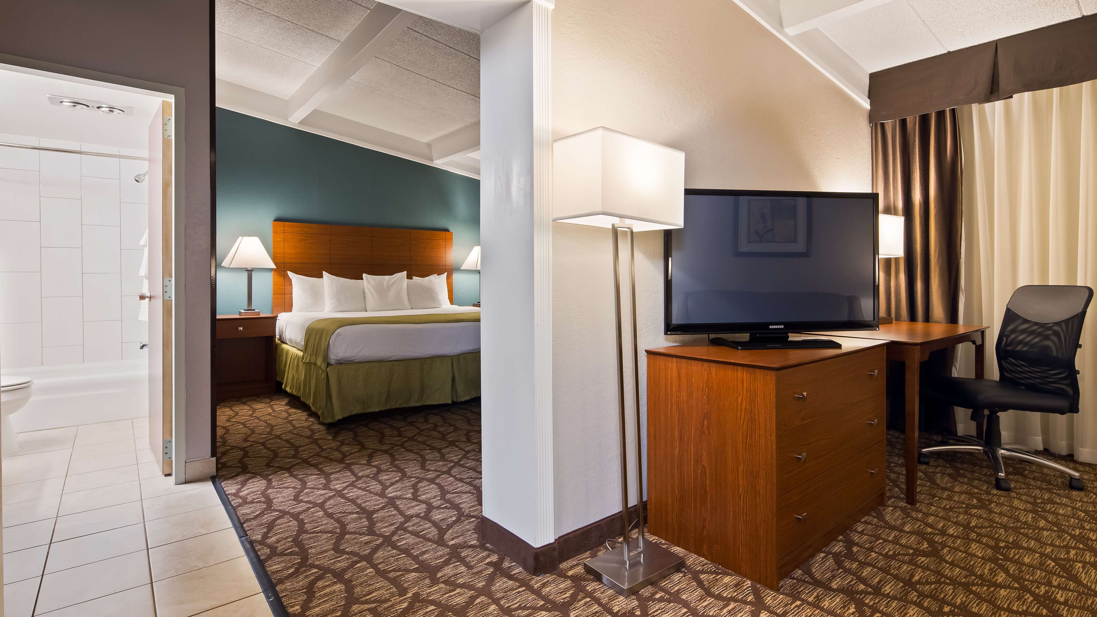 Best Western Hospitality Hotel & Suites Photo