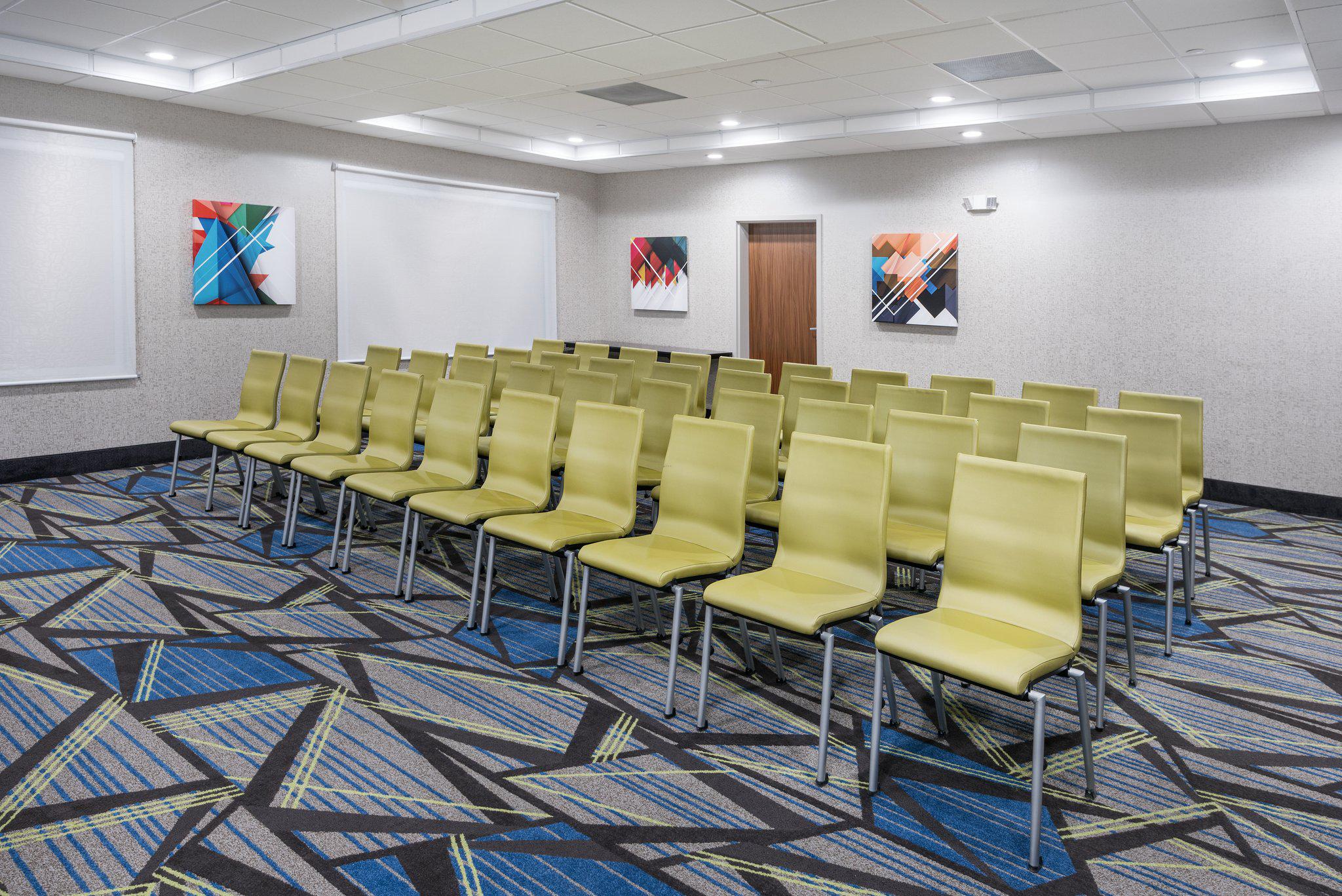 Holiday Inn Express & Suites Sugar Land SE - Missouri City Photo