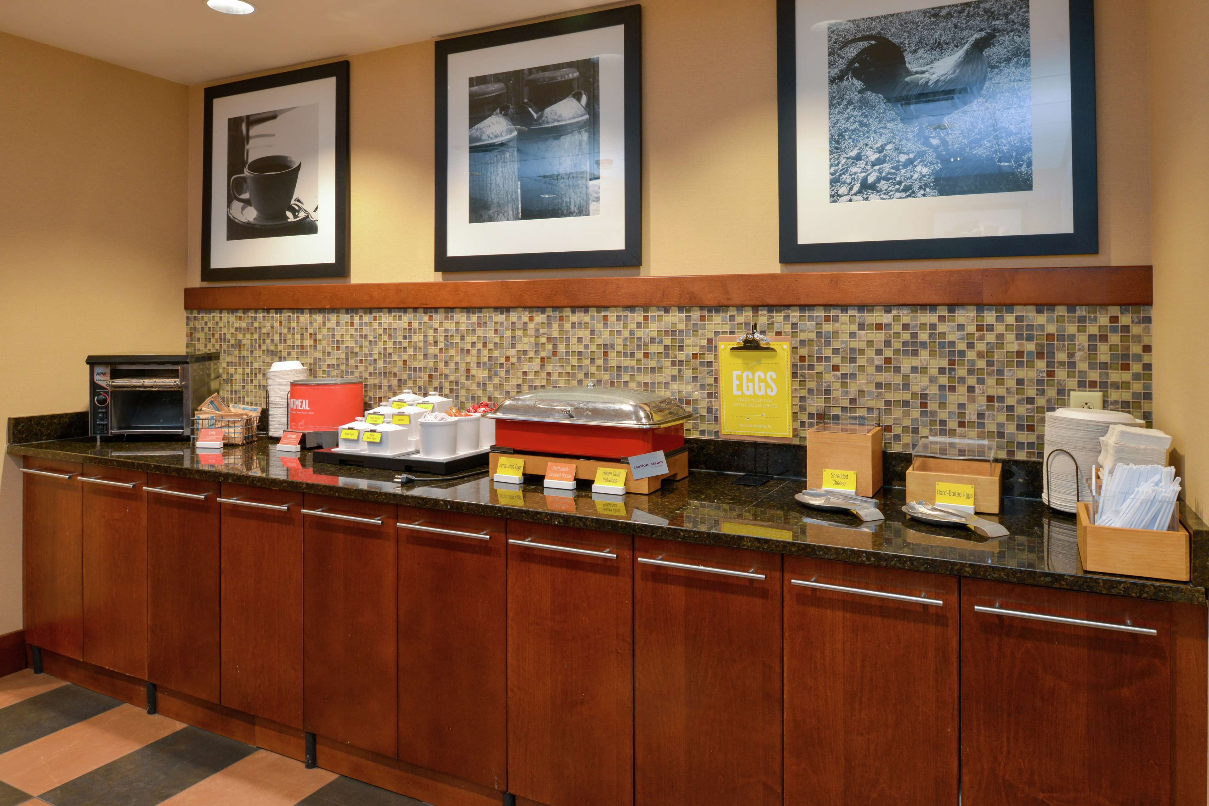 Hampton Inn Frederick Photo